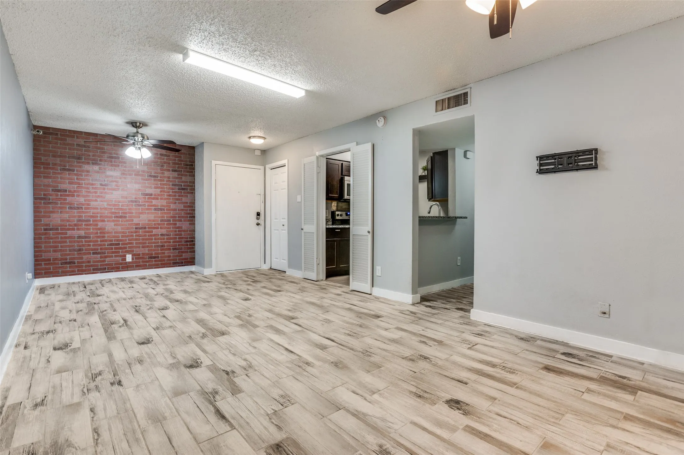 Condominium For Rent in Dallas County , 4859 Cedar Springs Road 144, Dallas, Texas 75219, 2 Bedroom, 1 Bathroom, 2 Garage spaces, 841 Sqft, built in 1970, mls#21348893, Real Estate Agent in Dallas, Homes For Rent in Dallas county, Homes For Rent in Dallas, Realtor in Dallas Texas, Real Estate Brokerage Independent Realty Texas, Luminita Cordes Realtor