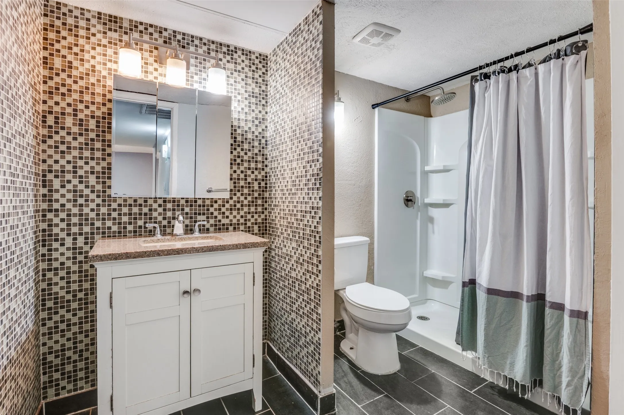 Condominium For Rent in Dallas County , 4859 Cedar Springs Road 144, Dallas, Texas 75219, 2 Bedroom, 1 Bathroom, 2 Garage spaces, 841 Sqft, built in 1970, mls#21348893, Real Estate Agent in Dallas, Homes For Rent in Dallas county, Homes For Rent in Dallas, Realtor in Dallas Texas, Real Estate Brokerage Independent Realty Texas, Luminita Cordes Realtor