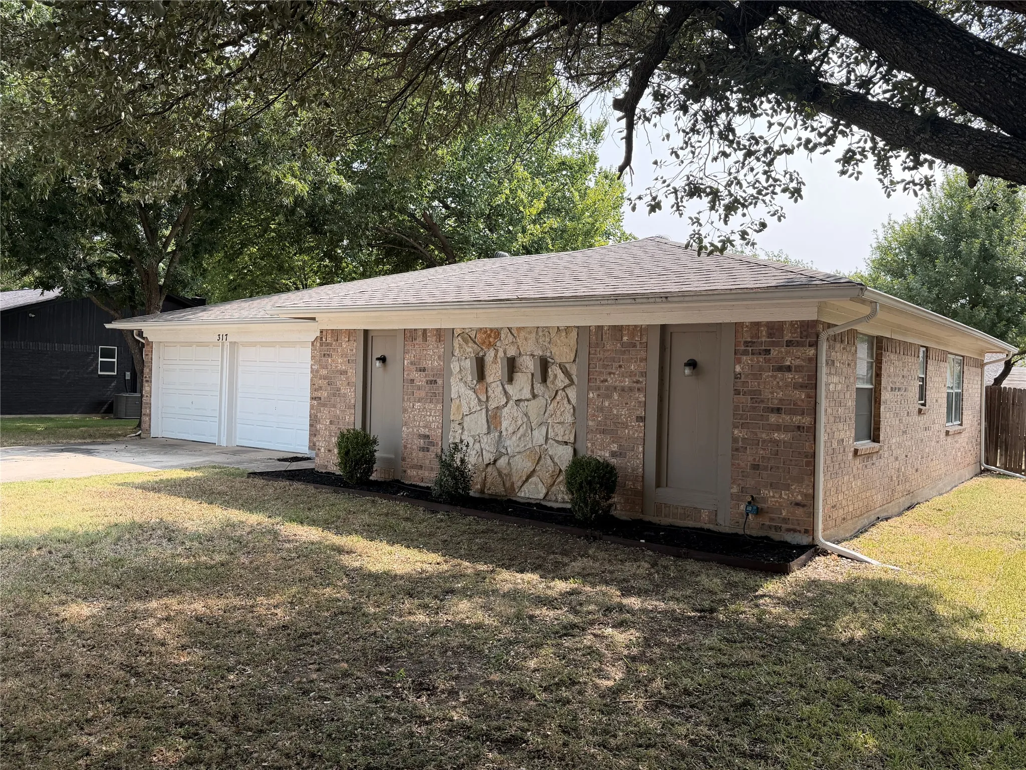 Single Family Residence For Rent in Tarrant County , 317 Apache Trail, Keller, Texas 76248, 3 Bedroom, 2 Bathroom, 2 Garage spaces, 1,376 Sqft, built in 1978, mls#21351458, Real Estate Agent in Keller, Homes For Rent in Tarrant county, Homes For Rent in Keller, Realtor in Keller Texas, Real Estate Brokerage Independent Realty Texas, Luminita Cordes Realtor