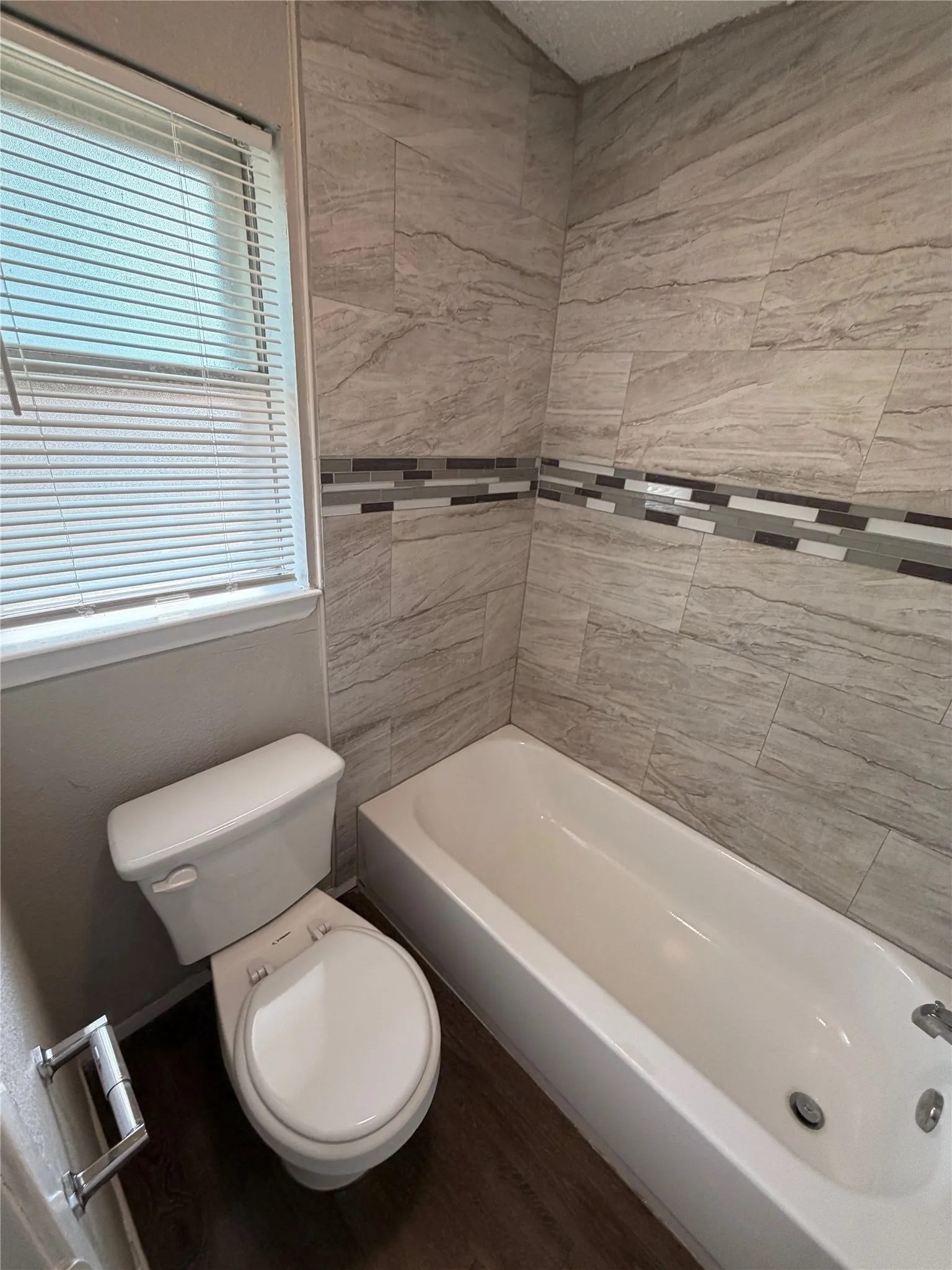 Single Family Residence For Rent in Tarrant County , 317 Apache Trail, Keller, Texas 76248, 3 Bedroom, 2 Bathroom, 2 Garage spaces, 1,376 Sqft, built in 1978, mls#21351458, Real Estate Agent in Keller, Homes For Rent in Tarrant county, Homes For Rent in Keller, Realtor in Keller Texas, Real Estate Brokerage Independent Realty Texas, Luminita Cordes Realtor