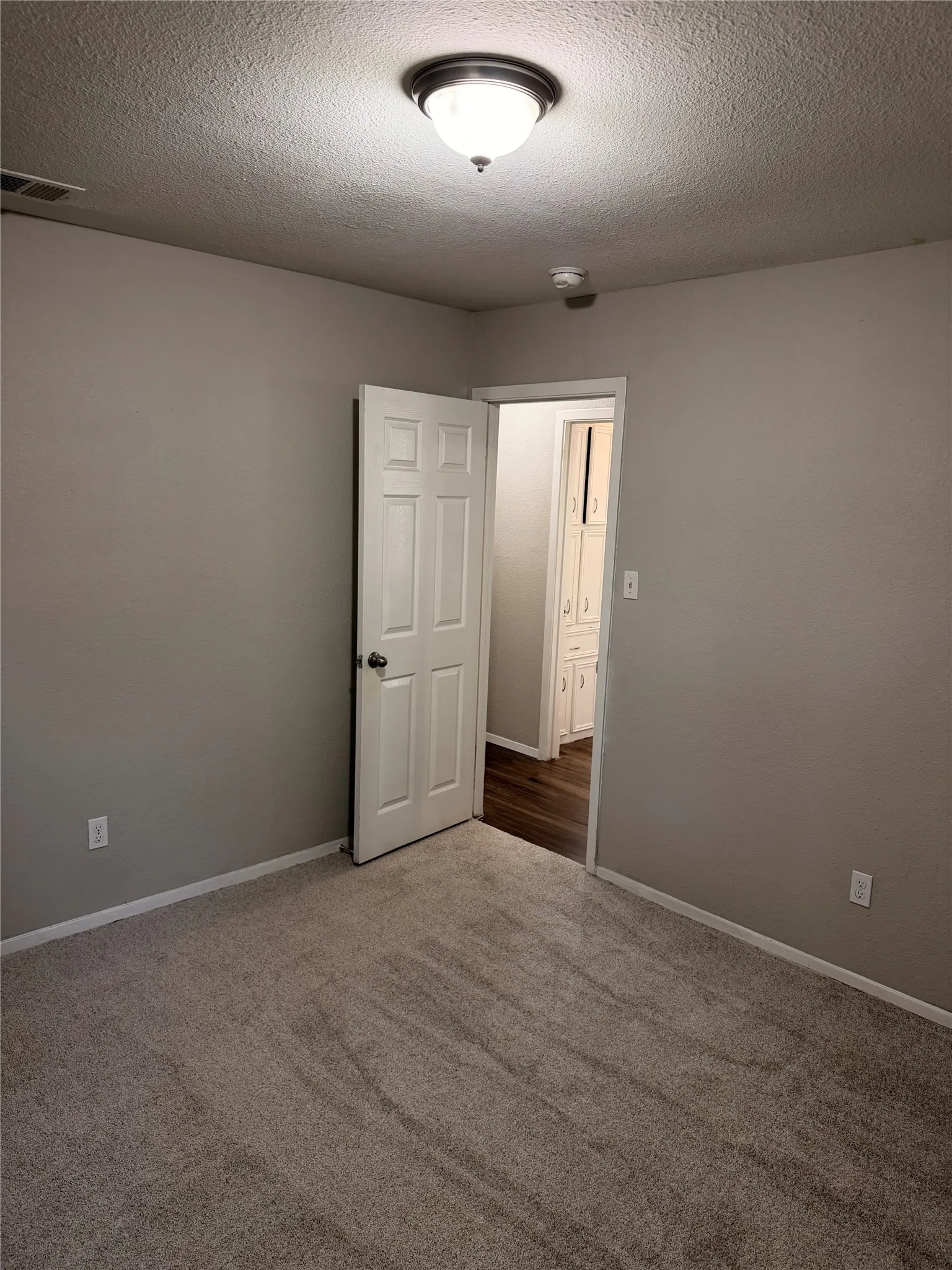 Single Family Residence For Rent in Tarrant County , 317 Apache Trail, Keller, Texas 76248, 3 Bedroom, 2 Bathroom, 2 Garage spaces, 1,376 Sqft, built in 1978, mls#21351458, Real Estate Agent in Keller, Homes For Rent in Tarrant county, Homes For Rent in Keller, Realtor in Keller Texas, Real Estate Brokerage Independent Realty Texas, Luminita Cordes Realtor