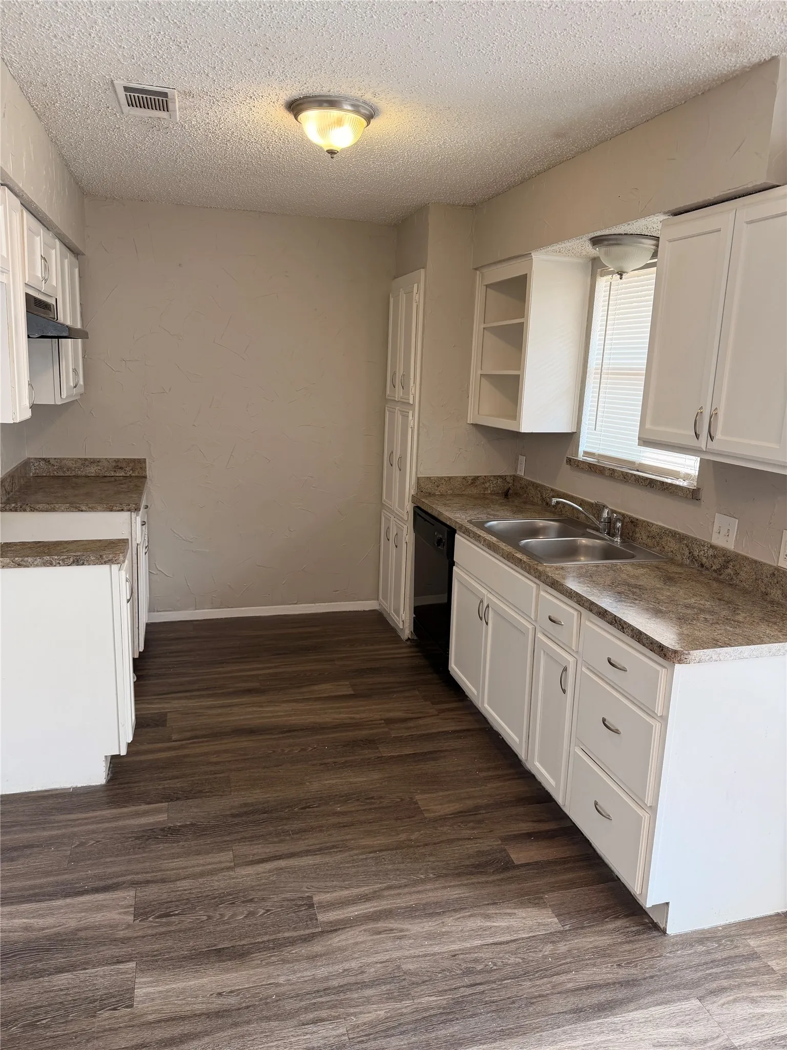 Single Family Residence For Rent in Tarrant County , 317 Apache Trail, Keller, Texas 76248, 3 Bedroom, 2 Bathroom, 2 Garage spaces, 1,376 Sqft, built in 1978, mls#21351458, Real Estate Agent in Keller, Homes For Rent in Tarrant county, Homes For Rent in Keller, Realtor in Keller Texas, Real Estate Brokerage Independent Realty Texas, Luminita Cordes Realtor