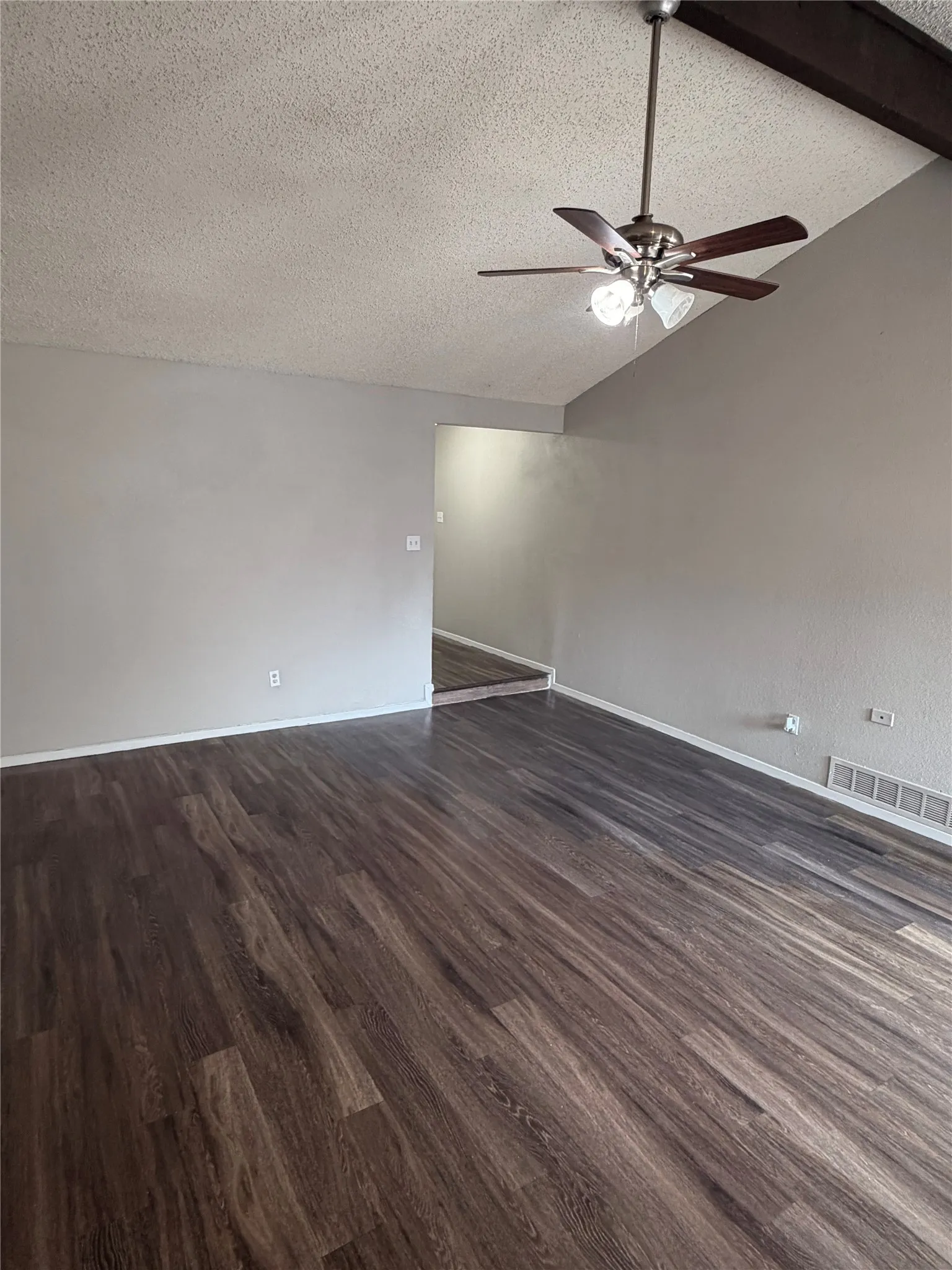 Single Family Residence For Rent in Tarrant County , 317 Apache Trail, Keller, Texas 76248, 3 Bedroom, 2 Bathroom, 2 Garage spaces, 1,376 Sqft, built in 1978, mls#21351458, Real Estate Agent in Keller, Homes For Rent in Tarrant county, Homes For Rent in Keller, Realtor in Keller Texas, Real Estate Brokerage Independent Realty Texas, Luminita Cordes Realtor