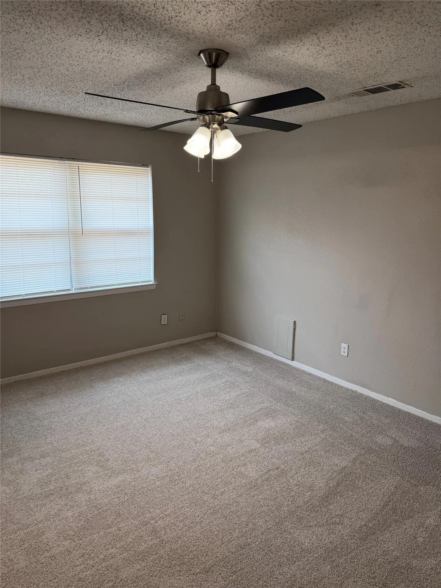 Single Family Residence For Rent in Tarrant County , 317 Apache Trail, Keller, Texas 76248, 3 Bedroom, 2 Bathroom, 2 Garage spaces, 1,376 Sqft, built in 1978, mls#21351458, Real Estate Agent in Keller, Homes For Rent in Tarrant county, Homes For Rent in Keller, Realtor in Keller Texas, Real Estate Brokerage Independent Realty Texas, Luminita Cordes Realtor