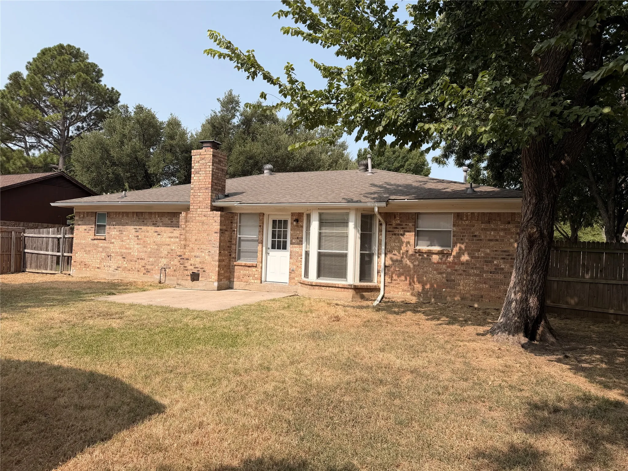 Single Family Residence For Rent in Tarrant County , 317 Apache Trail, Keller, Texas 76248, 3 Bedroom, 2 Bathroom, 2 Garage spaces, 1,376 Sqft, built in 1978, mls#21351458, Real Estate Agent in Keller, Homes For Rent in Tarrant county, Homes For Rent in Keller, Realtor in Keller Texas, Real Estate Brokerage Independent Realty Texas, Luminita Cordes Realtor