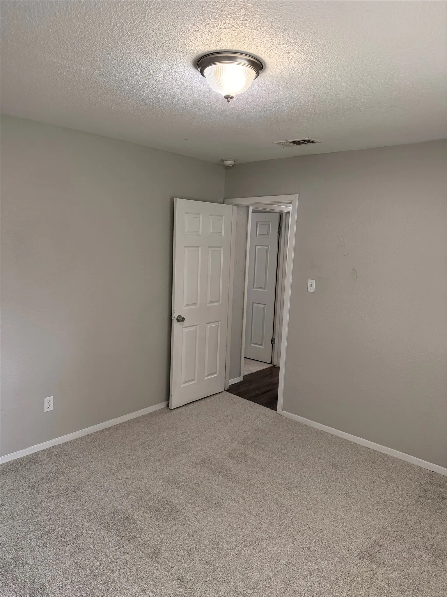 Single Family Residence For Rent in Tarrant County , 317 Apache Trail, Keller, Texas 76248, 3 Bedroom, 2 Bathroom, 2 Garage spaces, 1,376 Sqft, built in 1978, mls#21351458, Real Estate Agent in Keller, Homes For Rent in Tarrant county, Homes For Rent in Keller, Realtor in Keller Texas, Real Estate Brokerage Independent Realty Texas, Luminita Cordes Realtor