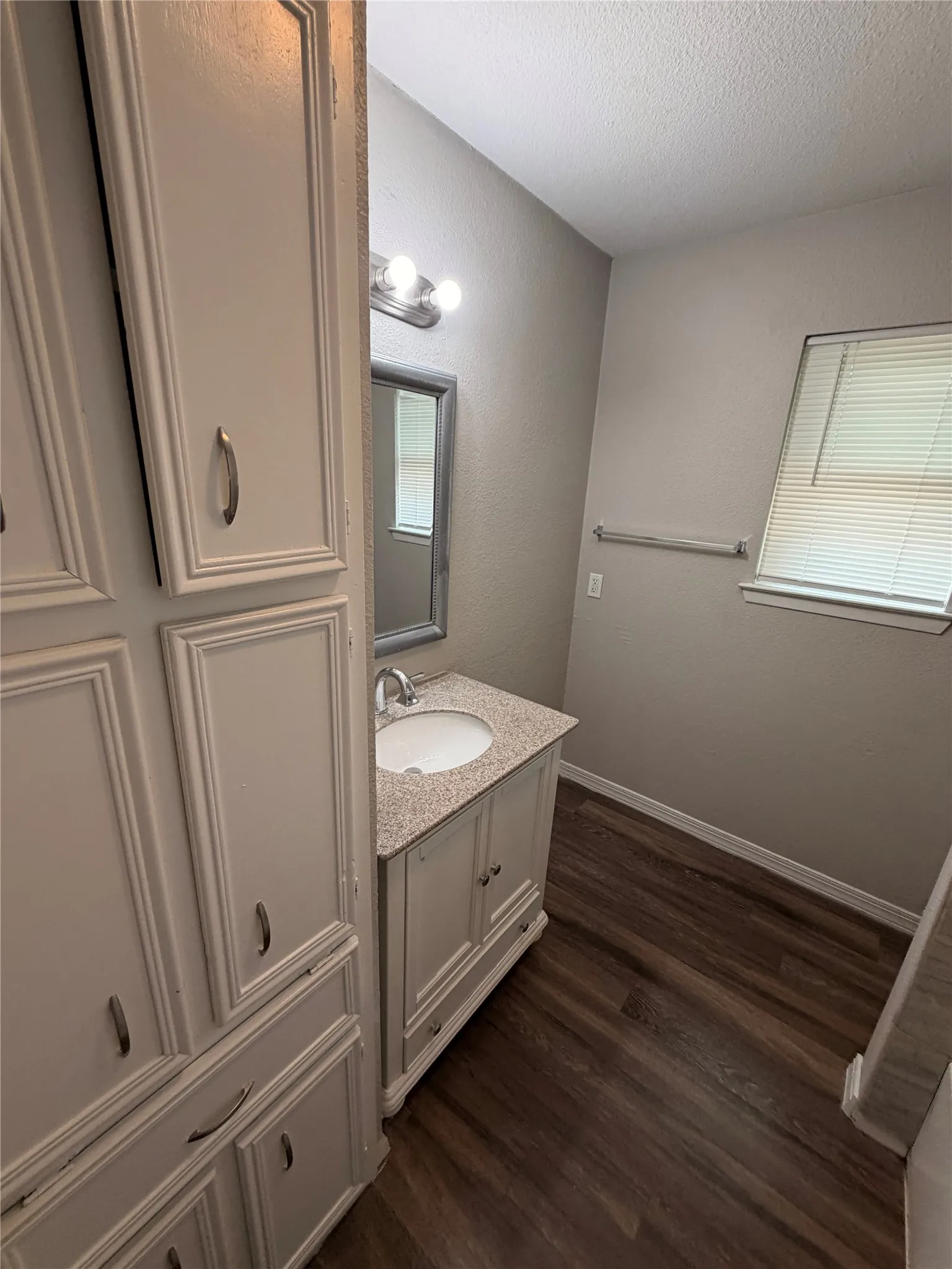 Single Family Residence For Rent in Tarrant County , 317 Apache Trail, Keller, Texas 76248, 3 Bedroom, 2 Bathroom, 2 Garage spaces, 1,376 Sqft, built in 1978, mls#21351458, Real Estate Agent in Keller, Homes For Rent in Tarrant county, Homes For Rent in Keller, Realtor in Keller Texas, Real Estate Brokerage Independent Realty Texas, Luminita Cordes Realtor