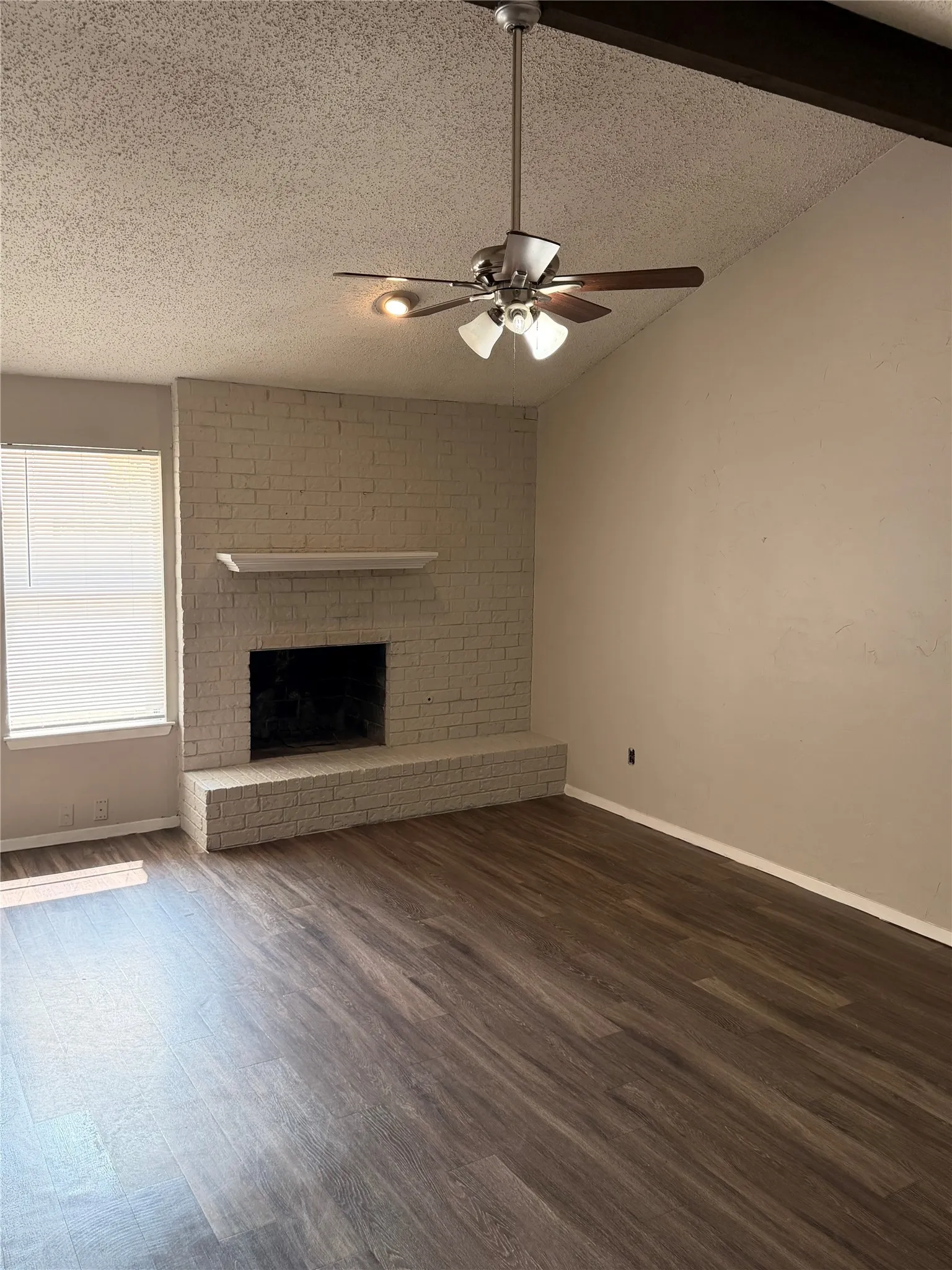 Single Family Residence For Rent in Tarrant County , 317 Apache Trail, Keller, Texas 76248, 3 Bedroom, 2 Bathroom, 2 Garage spaces, 1,376 Sqft, built in 1978, mls#21351458, Real Estate Agent in Keller, Homes For Rent in Tarrant county, Homes For Rent in Keller, Realtor in Keller Texas, Real Estate Brokerage Independent Realty Texas, Luminita Cordes Realtor