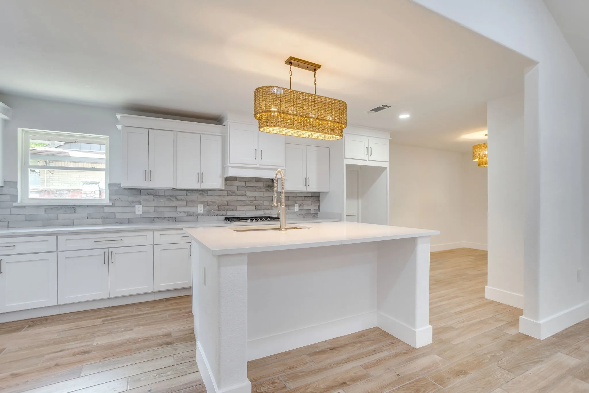 Single Family Residence For Sale in Tarrant County , 8613 Marys Creek Drive, Benbrook, Texas 76116, 3 Bedroom, 3 Bathroom, 2 Garage spaces, 2,198 Sqft, built in 1967, Price $499,000, mls#21351418, Real Estate Agent in Benbrook, Homes For Sale in Tarrant county, Homes For Sale in Benbrook, Realtor in Benbrook Texas, Real Estate Brokerage Independent Realty Texas, Luminita Cordes Realtor