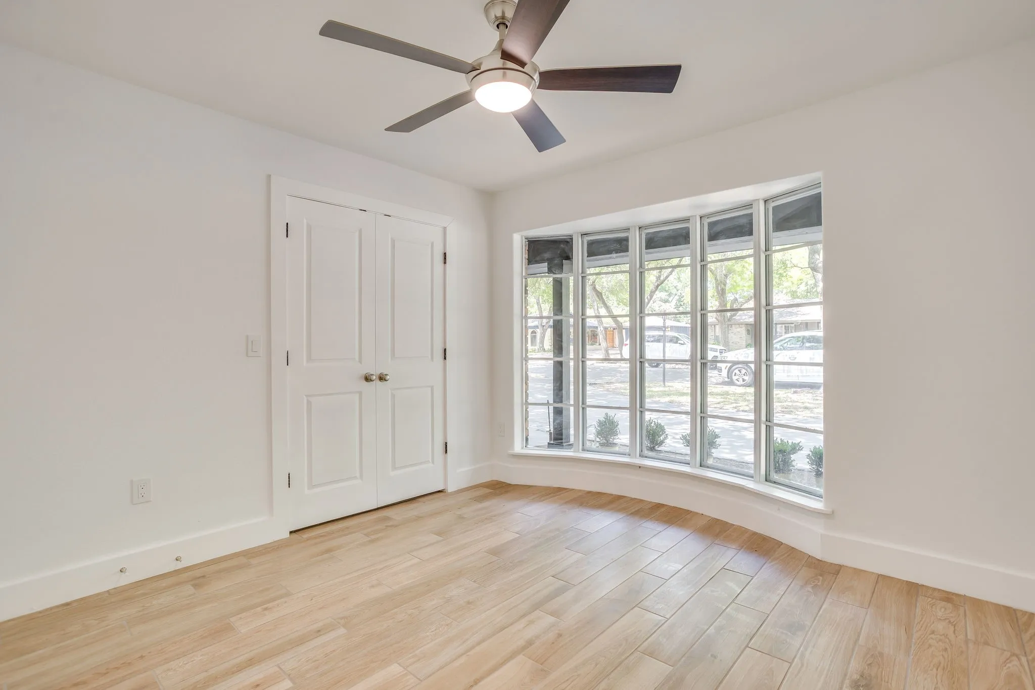 Single Family Residence For Sale in Tarrant County , 8613 Marys Creek Drive, Benbrook, Texas 76116, 3 Bedroom, 3 Bathroom, 2 Garage spaces, 2,198 Sqft, built in 1967, Price $499,000, mls#21351418, Real Estate Agent in Benbrook, Homes For Sale in Tarrant county, Homes For Sale in Benbrook, Realtor in Benbrook Texas, Real Estate Brokerage Independent Realty Texas, Luminita Cordes Realtor
