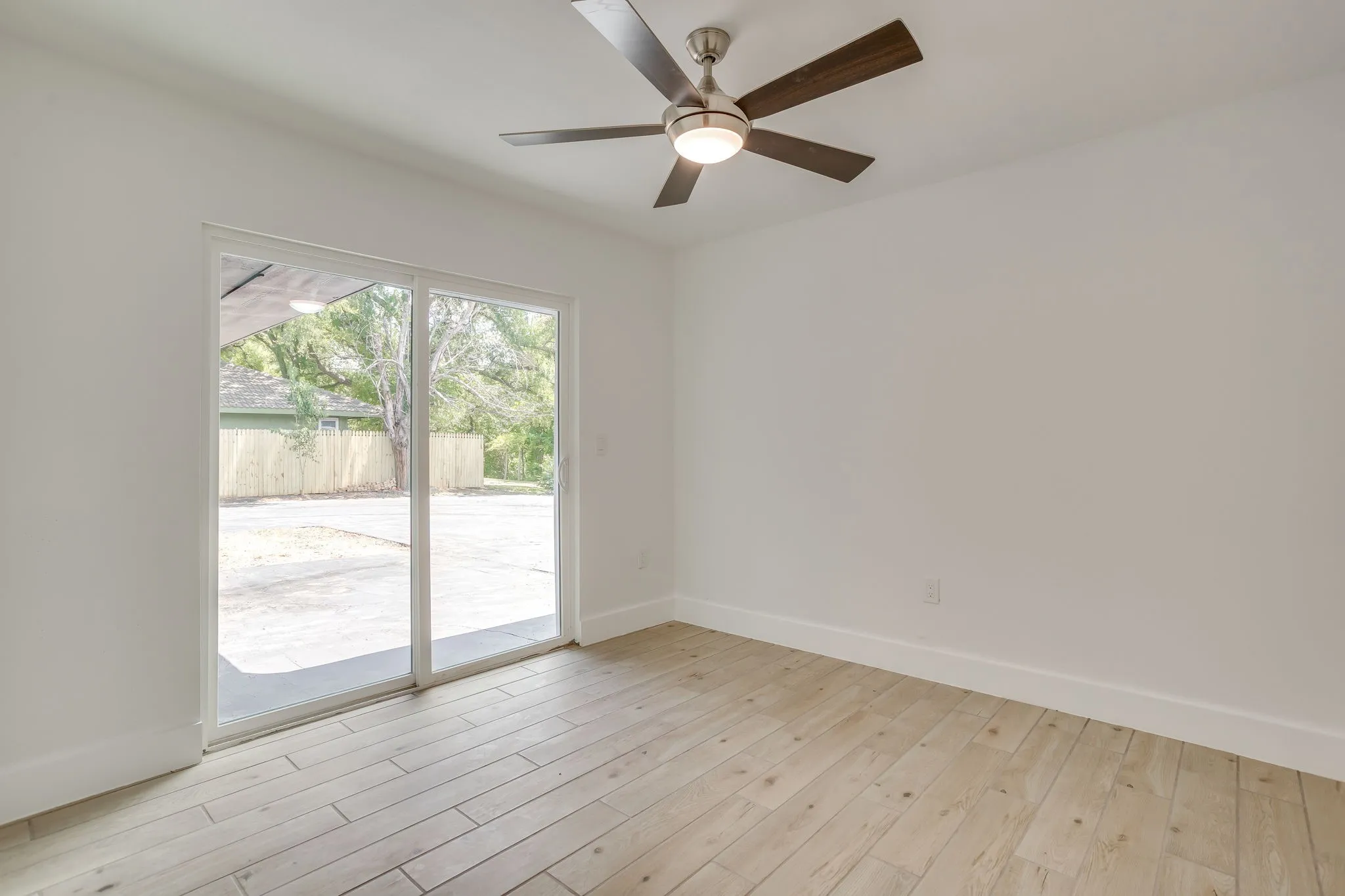 Single Family Residence For Sale in Tarrant County , 8613 Marys Creek Drive, Benbrook, Texas 76116, 3 Bedroom, 3 Bathroom, 2 Garage spaces, 2,198 Sqft, built in 1967, Price $499,000, mls#21351418, Real Estate Agent in Benbrook, Homes For Sale in Tarrant county, Homes For Sale in Benbrook, Realtor in Benbrook Texas, Real Estate Brokerage Independent Realty Texas, Luminita Cordes Realtor