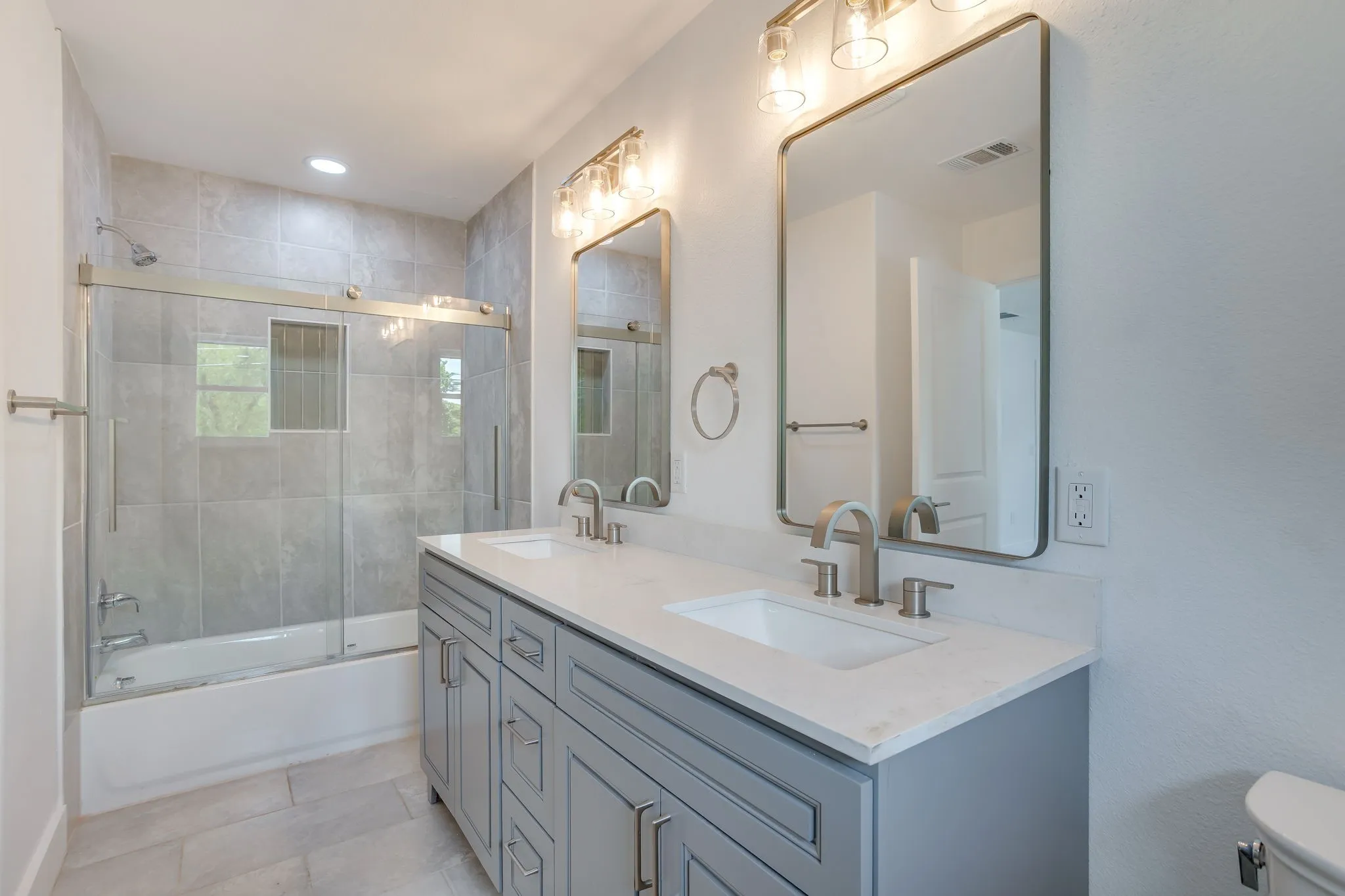 Single Family Residence For Sale in Tarrant County , 8613 Marys Creek Drive, Benbrook, Texas 76116, 3 Bedroom, 3 Bathroom, 2 Garage spaces, 2,198 Sqft, built in 1967, Price $499,000, mls#21351418, Real Estate Agent in Benbrook, Homes For Sale in Tarrant county, Homes For Sale in Benbrook, Realtor in Benbrook Texas, Real Estate Brokerage Independent Realty Texas, Luminita Cordes Realtor