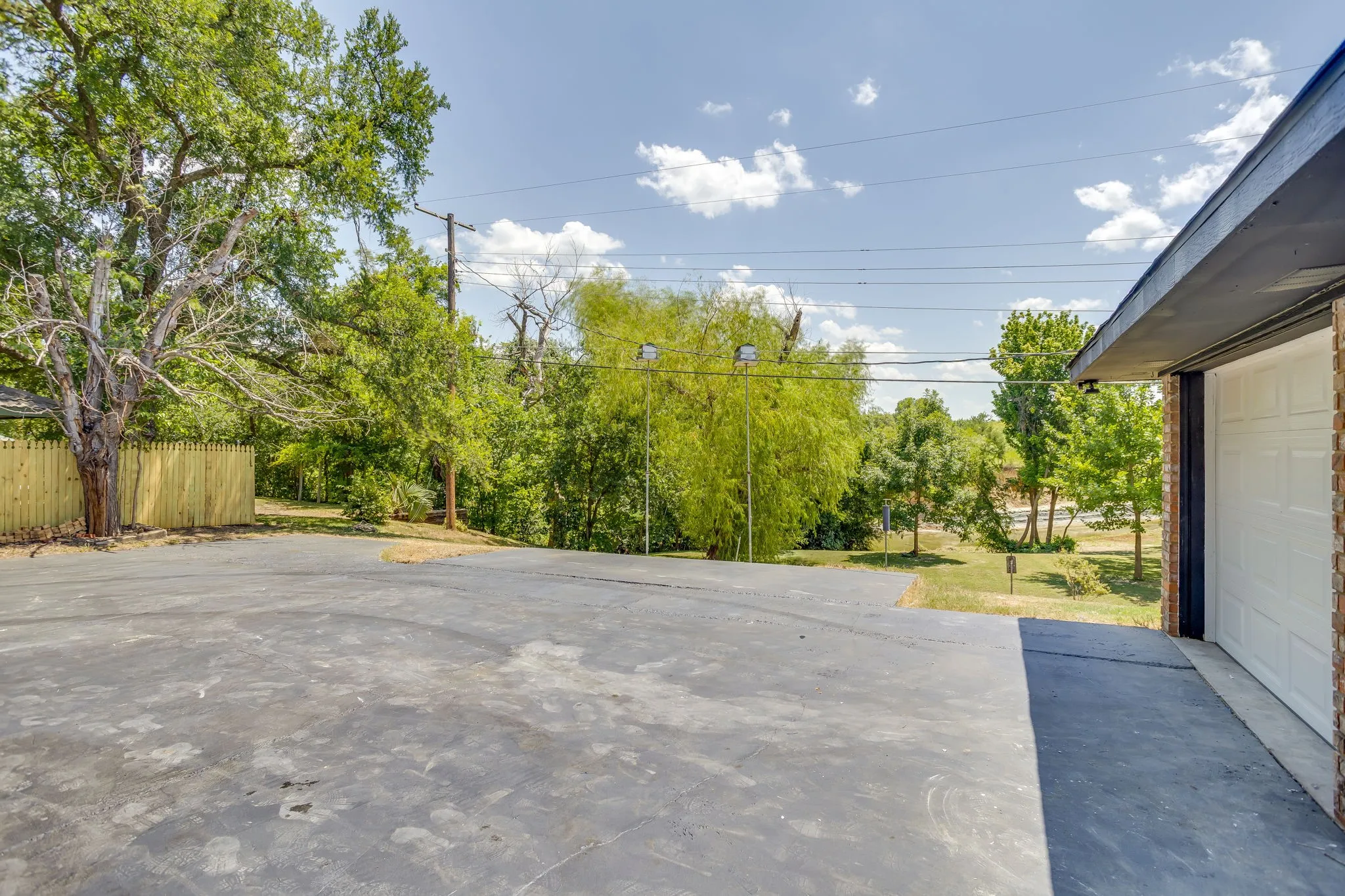 Single Family Residence For Sale in Tarrant County , 8613 Marys Creek Drive, Benbrook, Texas 76116, 3 Bedroom, 3 Bathroom, 2 Garage spaces, 2,198 Sqft, built in 1967, Price $499,000, mls#21351418, Real Estate Agent in Benbrook, Homes For Sale in Tarrant county, Homes For Sale in Benbrook, Realtor in Benbrook Texas, Real Estate Brokerage Independent Realty Texas, Luminita Cordes Realtor