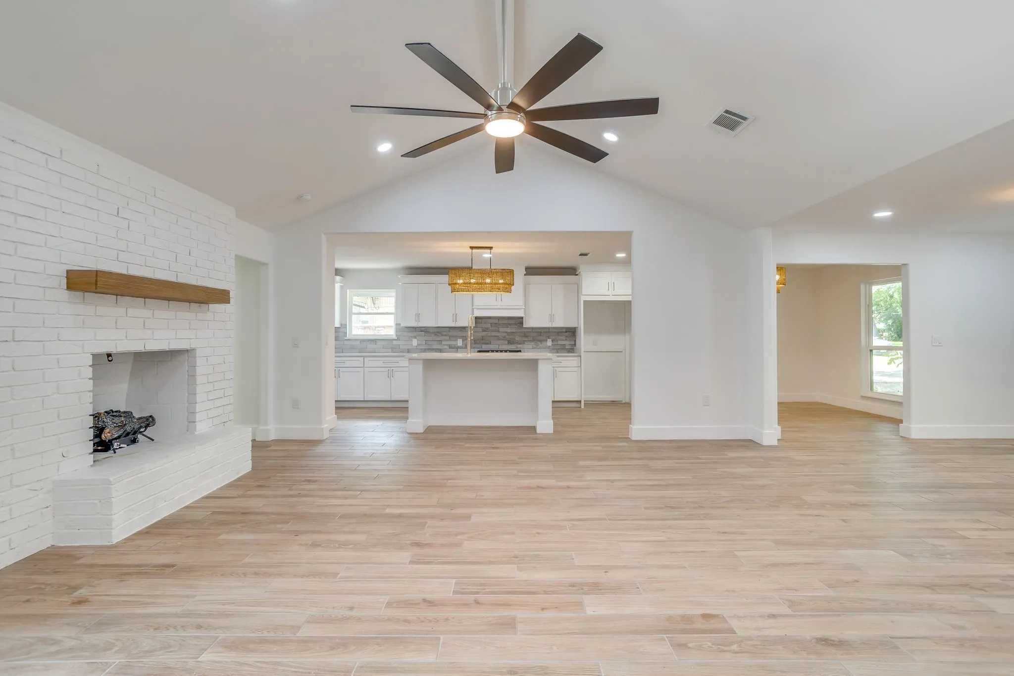 Single Family Residence For Sale in Tarrant County , 8613 Marys Creek Drive, Benbrook, Texas 76116, 3 Bedroom, 3 Bathroom, 2 Garage spaces, 2,198 Sqft, built in 1967, Price $499,000, mls#21351418, Real Estate Agent in Benbrook, Homes For Sale in Tarrant county, Homes For Sale in Benbrook, Realtor in Benbrook Texas, Real Estate Brokerage Independent Realty Texas, Luminita Cordes Realtor