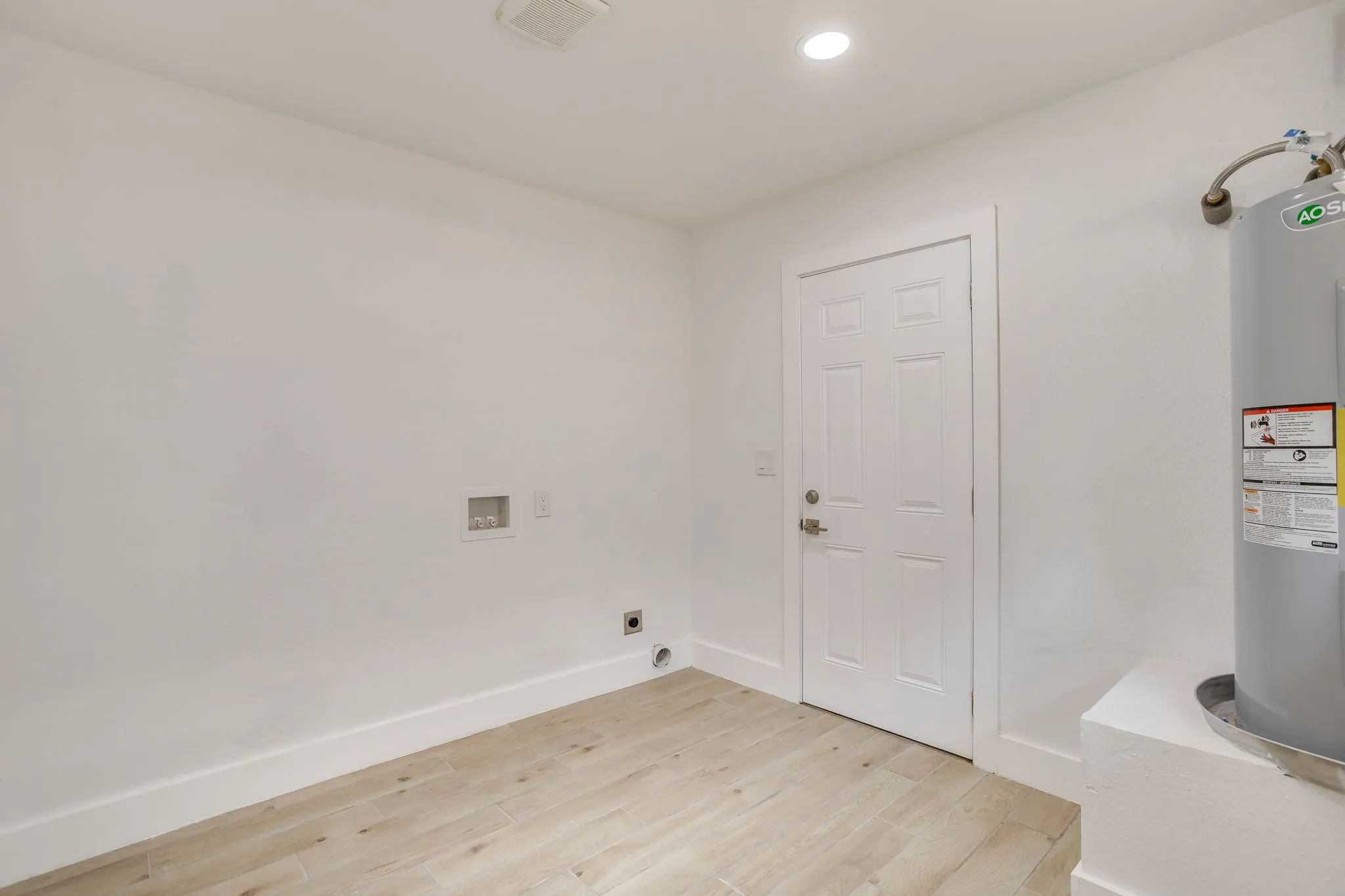 Single Family Residence For Sale in Tarrant County , 8613 Marys Creek Drive, Benbrook, Texas 76116, 3 Bedroom, 3 Bathroom, 2 Garage spaces, 2,198 Sqft, built in 1967, Price $499,000, mls#21351418, Real Estate Agent in Benbrook, Homes For Sale in Tarrant county, Homes For Sale in Benbrook, Realtor in Benbrook Texas, Real Estate Brokerage Independent Realty Texas, Luminita Cordes Realtor