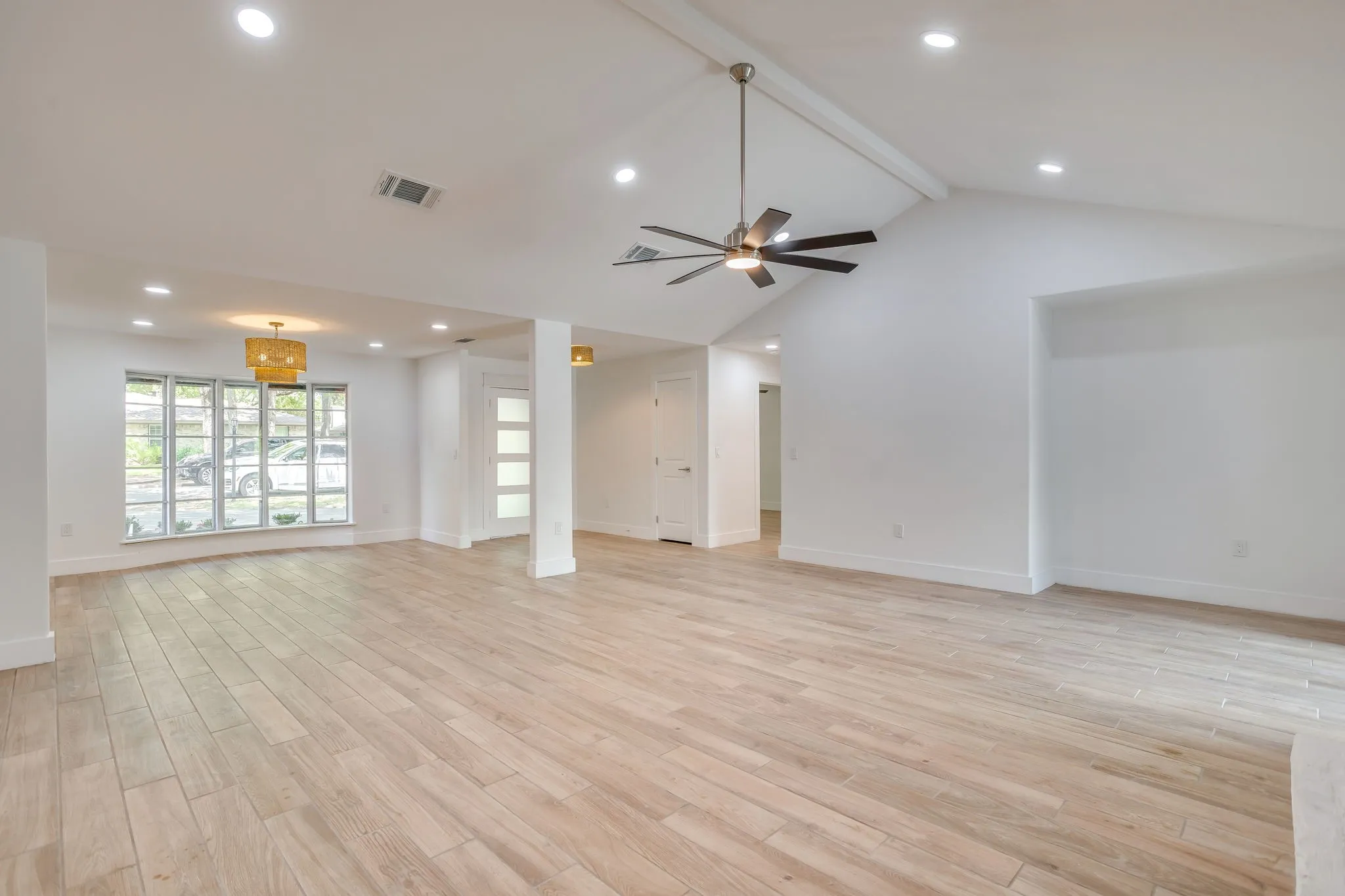 Single Family Residence For Sale in Tarrant County , 8613 Marys Creek Drive, Benbrook, Texas 76116, 3 Bedroom, 3 Bathroom, 2 Garage spaces, 2,198 Sqft, built in 1967, Price $499,000, mls#21351418, Real Estate Agent in Benbrook, Homes For Sale in Tarrant county, Homes For Sale in Benbrook, Realtor in Benbrook Texas, Real Estate Brokerage Independent Realty Texas, Luminita Cordes Realtor