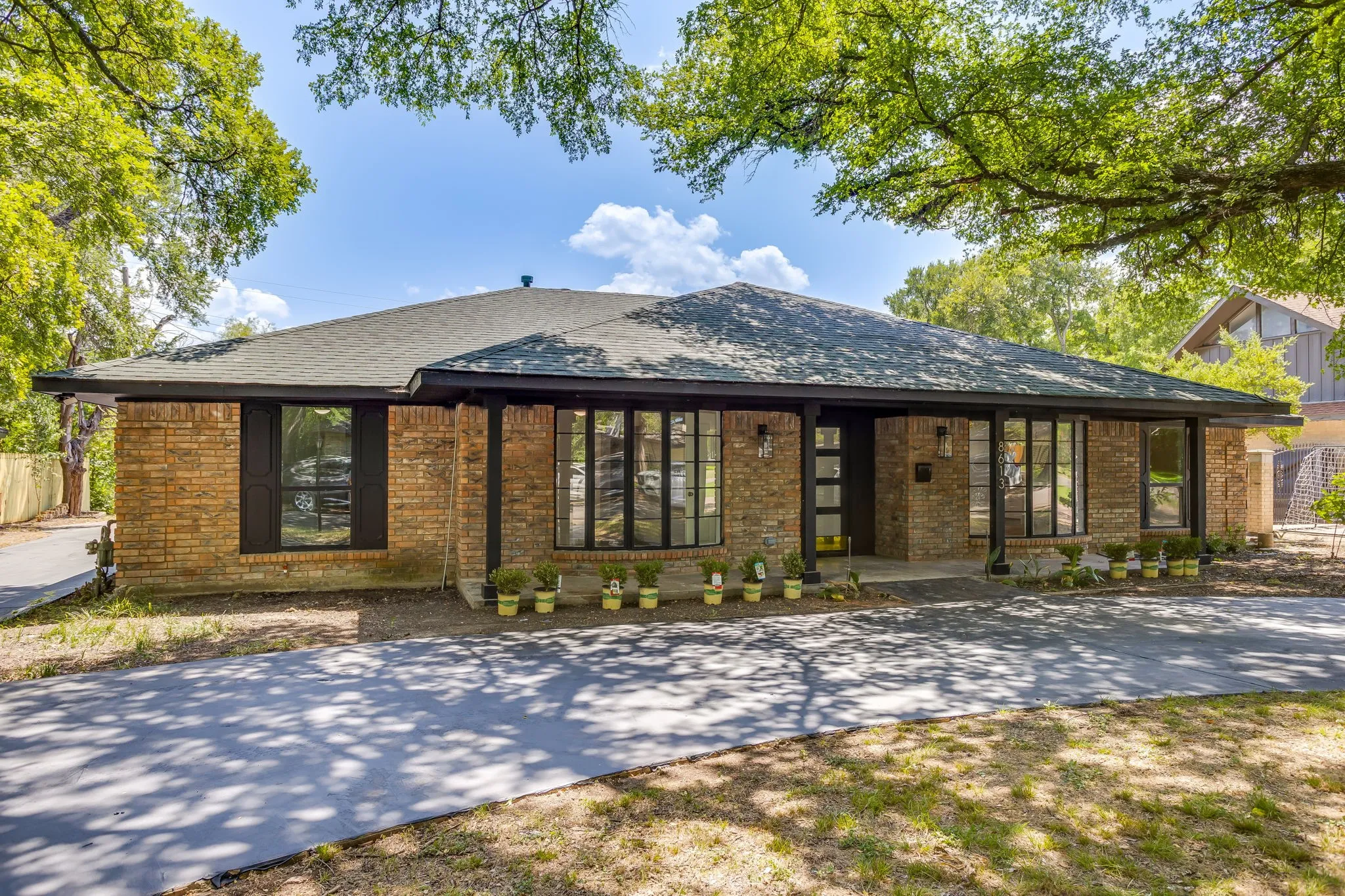 Single Family Residence For Sale in Tarrant County , 8613 Marys Creek Drive, Benbrook, Texas 76116, 3 Bedroom, 3 Bathroom, 2 Garage spaces, 2,198 Sqft, built in 1967, Price $499,000, mls#21351418, Real Estate Agent in Benbrook, Homes For Sale in Tarrant county, Homes For Sale in Benbrook, Realtor in Benbrook Texas, Real Estate Brokerage Independent Realty Texas, Luminita Cordes Realtor