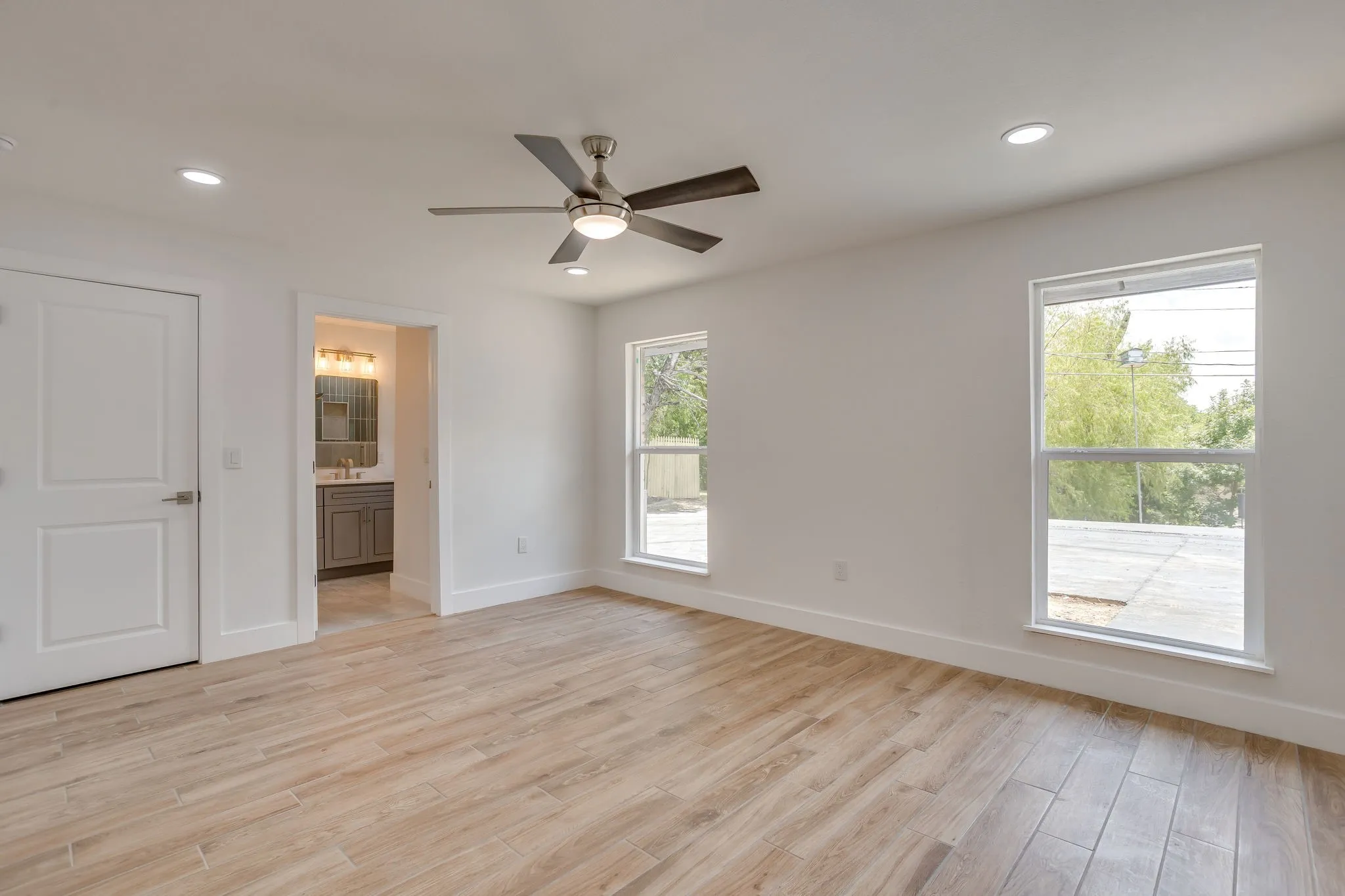 Single Family Residence For Sale in Tarrant County , 8613 Marys Creek Drive, Benbrook, Texas 76116, 3 Bedroom, 3 Bathroom, 2 Garage spaces, 2,198 Sqft, built in 1967, Price $499,000, mls#21351418, Real Estate Agent in Benbrook, Homes For Sale in Tarrant county, Homes For Sale in Benbrook, Realtor in Benbrook Texas, Real Estate Brokerage Independent Realty Texas, Luminita Cordes Realtor