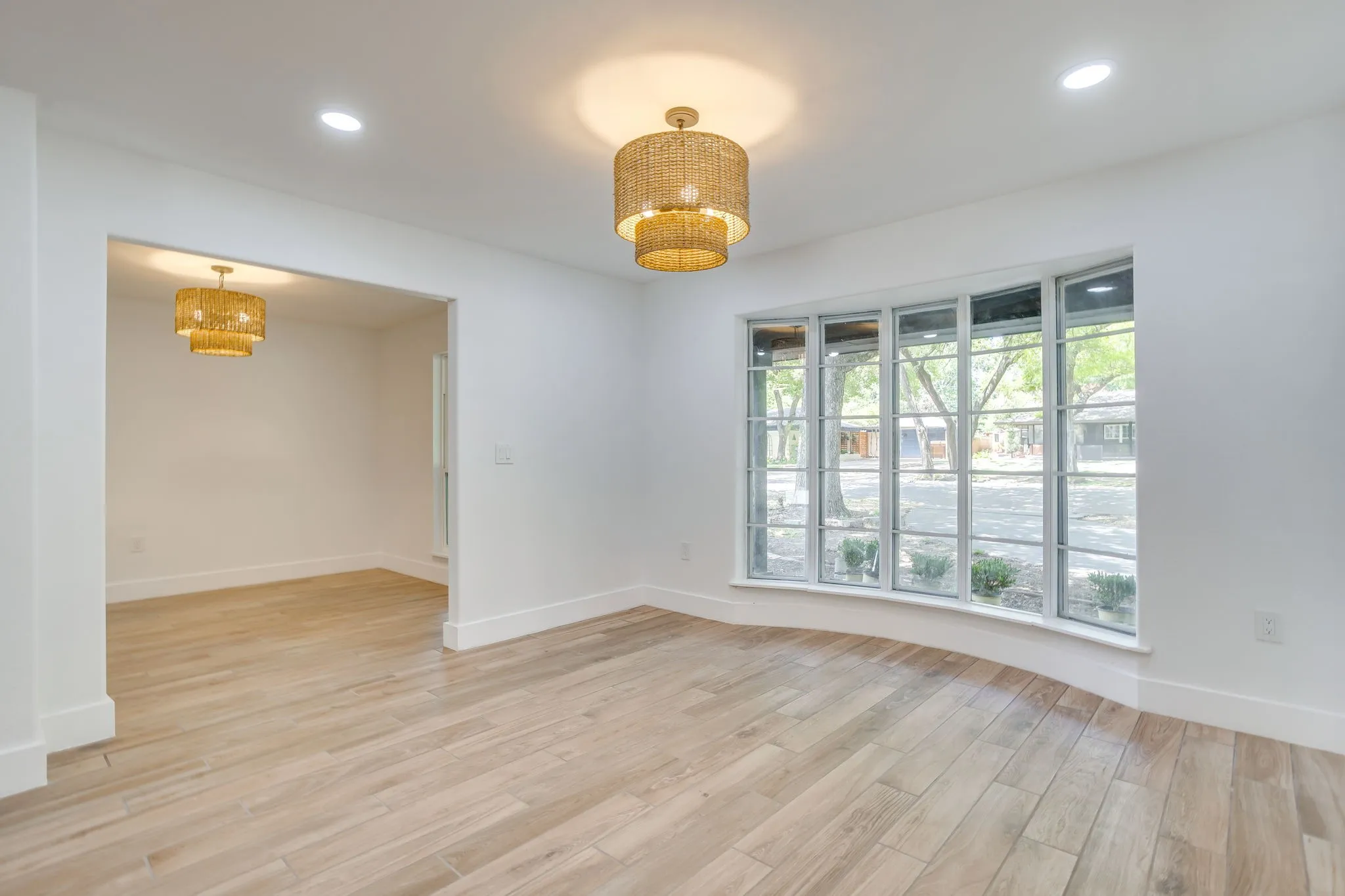 Single Family Residence For Sale in Tarrant County , 8613 Marys Creek Drive, Benbrook, Texas 76116, 3 Bedroom, 3 Bathroom, 2 Garage spaces, 2,198 Sqft, built in 1967, Price $499,000, mls#21351418, Real Estate Agent in Benbrook, Homes For Sale in Tarrant county, Homes For Sale in Benbrook, Realtor in Benbrook Texas, Real Estate Brokerage Independent Realty Texas, Luminita Cordes Realtor