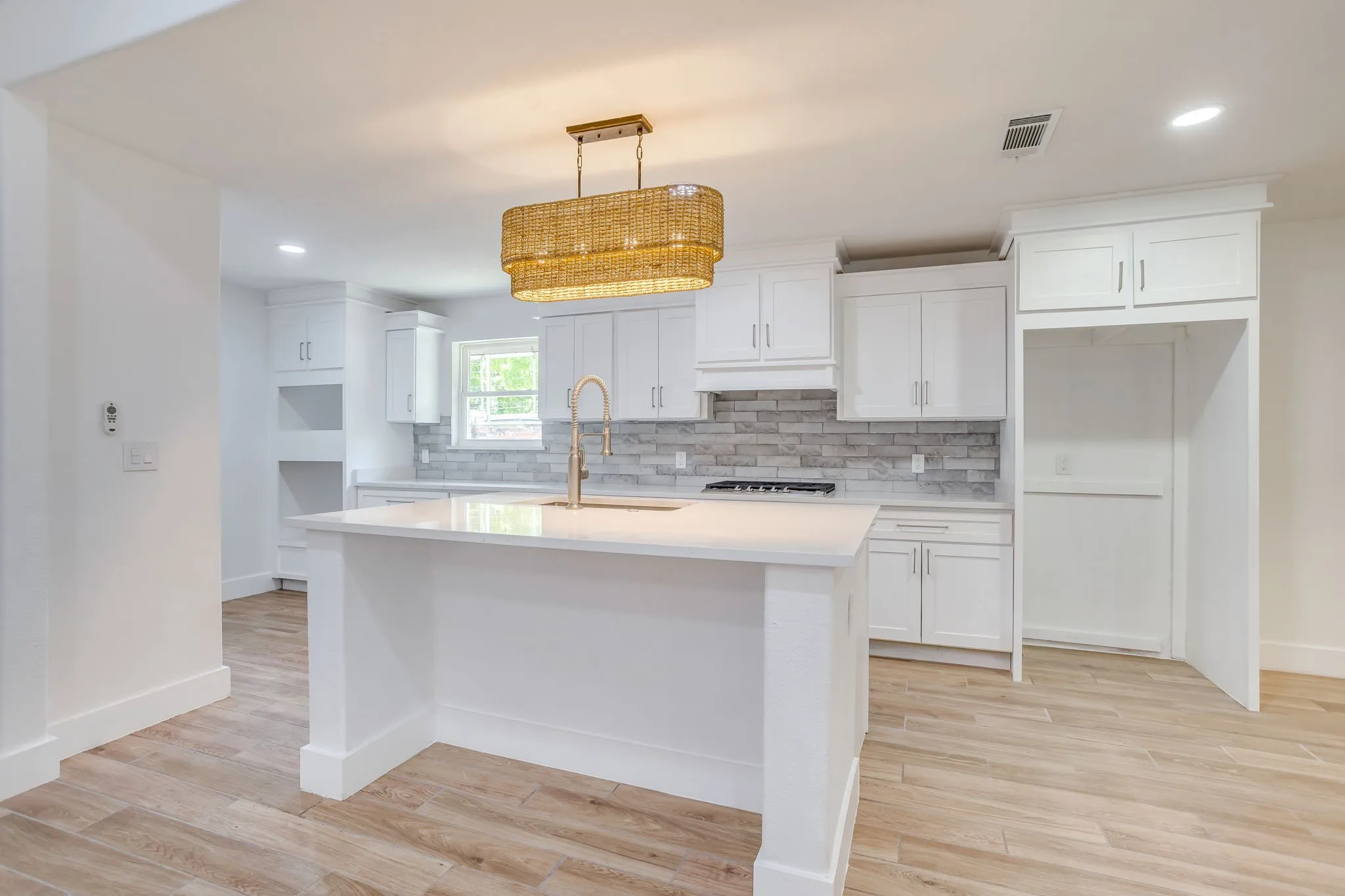 Single Family Residence For Sale in Tarrant County , 8613 Marys Creek Drive, Benbrook, Texas 76116, 3 Bedroom, 3 Bathroom, 2 Garage spaces, 2,198 Sqft, built in 1967, Price $499,000, mls#21351418, Real Estate Agent in Benbrook, Homes For Sale in Tarrant county, Homes For Sale in Benbrook, Realtor in Benbrook Texas, Real Estate Brokerage Independent Realty Texas, Luminita Cordes Realtor