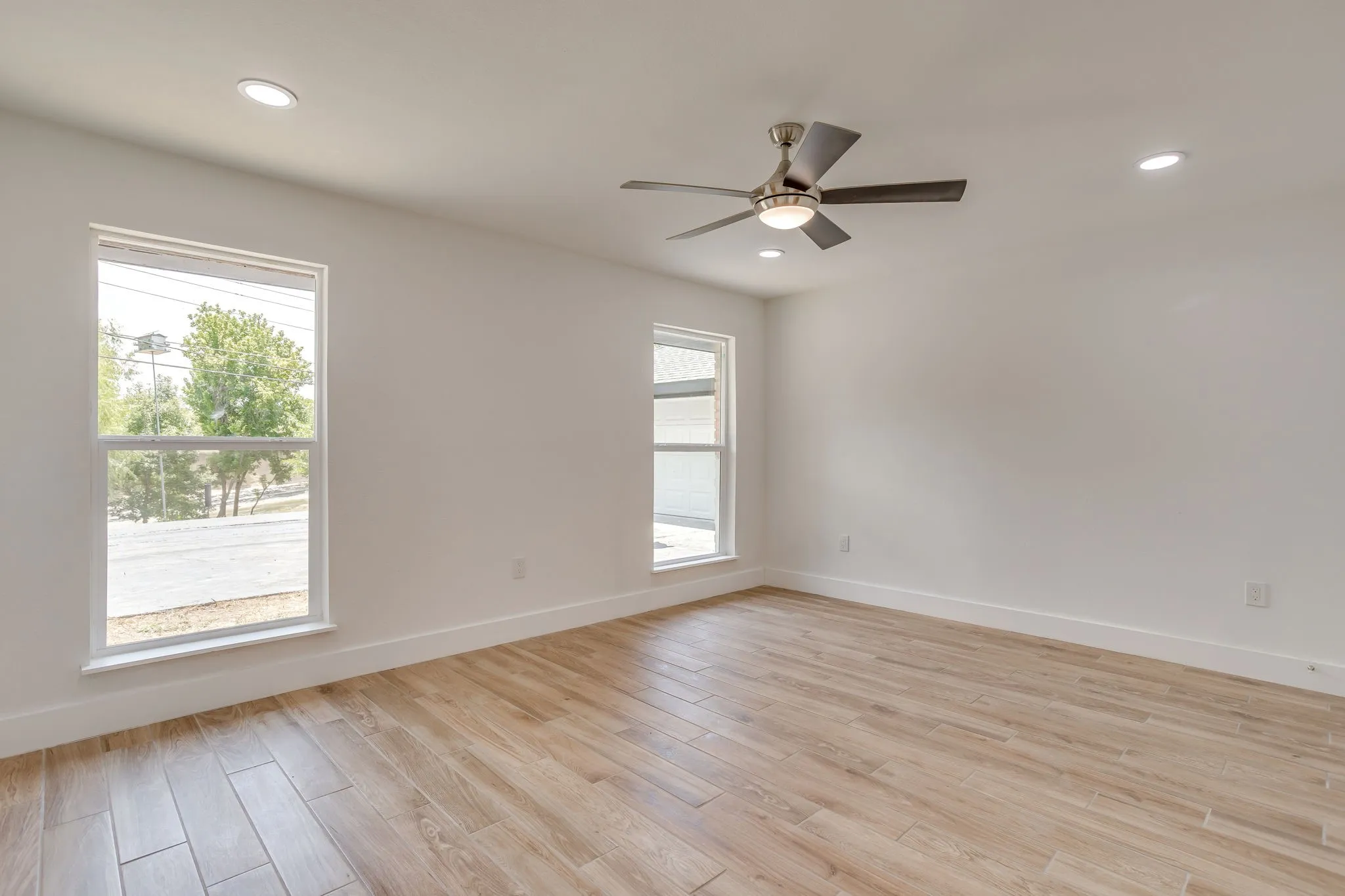 Single Family Residence For Sale in Tarrant County , 8613 Marys Creek Drive, Benbrook, Texas 76116, 3 Bedroom, 3 Bathroom, 2 Garage spaces, 2,198 Sqft, built in 1967, Price $499,000, mls#21351418, Real Estate Agent in Benbrook, Homes For Sale in Tarrant county, Homes For Sale in Benbrook, Realtor in Benbrook Texas, Real Estate Brokerage Independent Realty Texas, Luminita Cordes Realtor