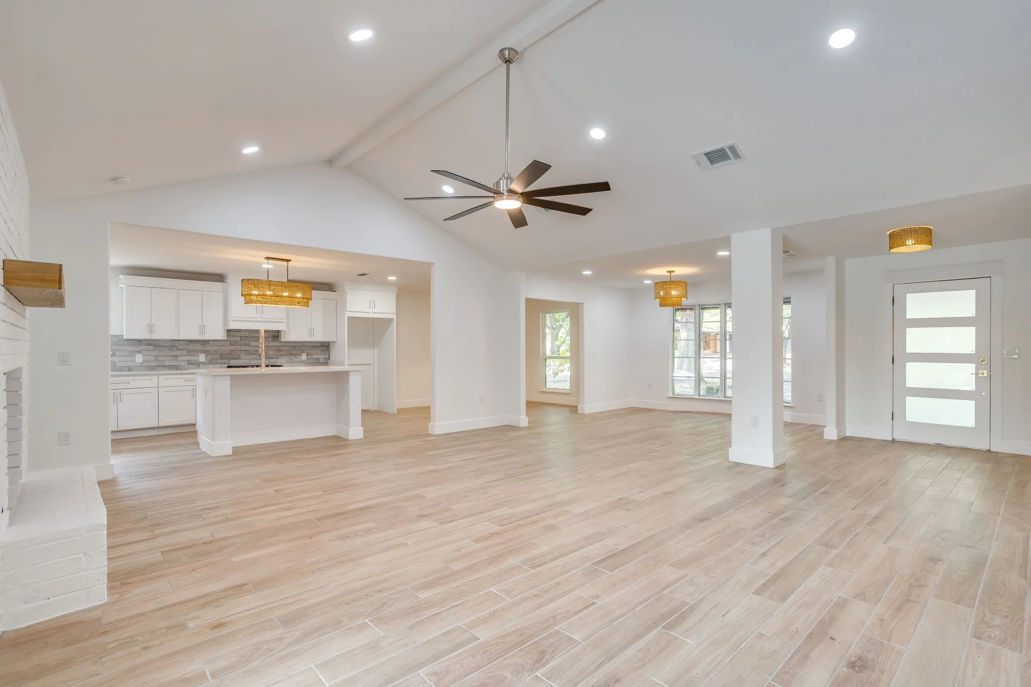 Single Family Residence For Sale in Tarrant County , 8613 Marys Creek Drive, Benbrook, Texas 76116, 3 Bedroom, 3 Bathroom, 2 Garage spaces, 2,198 Sqft, built in 1967, Price $499,000, mls#21351418, Real Estate Agent in Benbrook, Homes For Sale in Tarrant county, Homes For Sale in Benbrook, Realtor in Benbrook Texas, Real Estate Brokerage Independent Realty Texas, Luminita Cordes Realtor