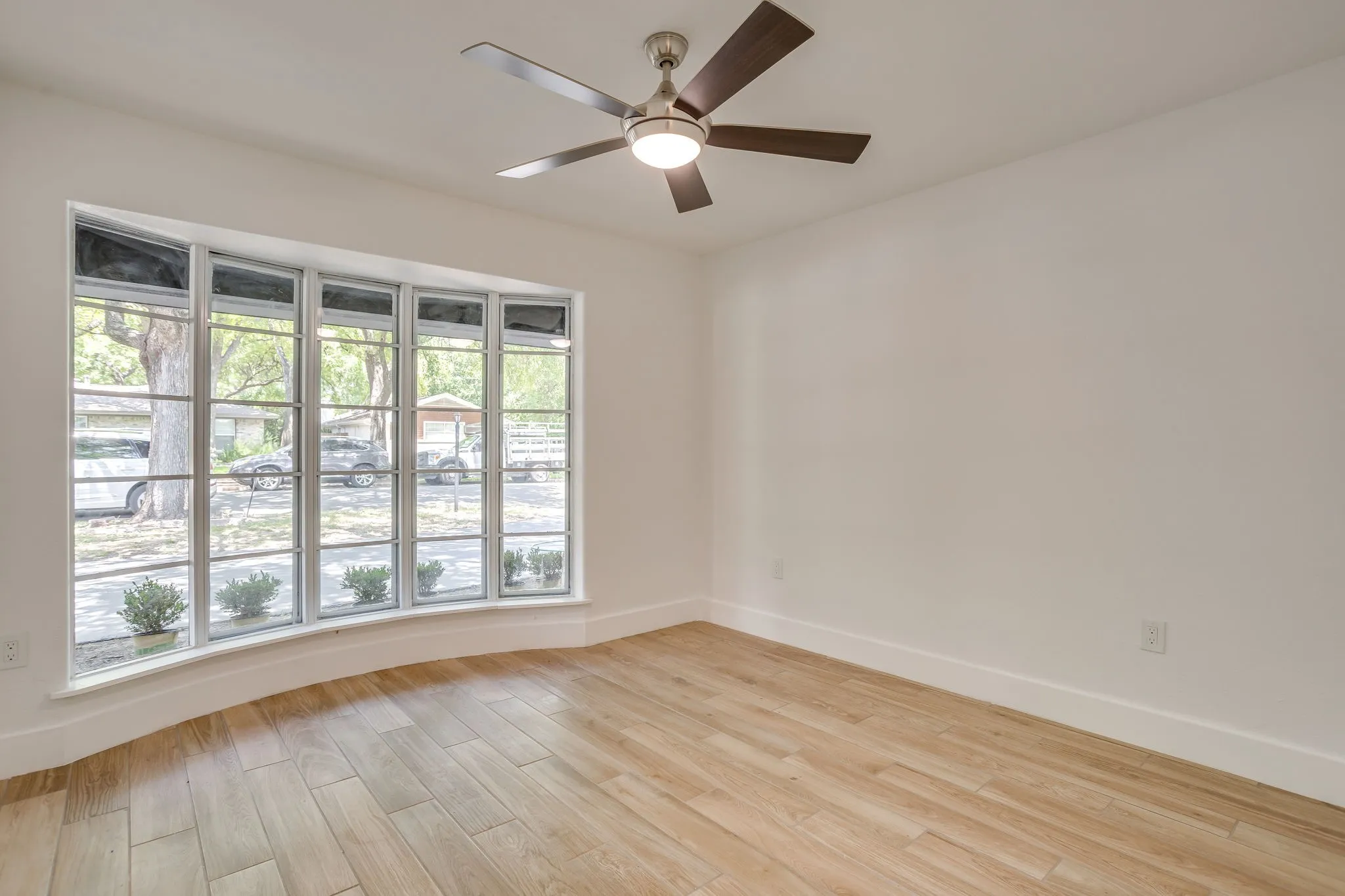Single Family Residence For Sale in Tarrant County , 8613 Marys Creek Drive, Benbrook, Texas 76116, 3 Bedroom, 3 Bathroom, 2 Garage spaces, 2,198 Sqft, built in 1967, Price $499,000, mls#21351418, Real Estate Agent in Benbrook, Homes For Sale in Tarrant county, Homes For Sale in Benbrook, Realtor in Benbrook Texas, Real Estate Brokerage Independent Realty Texas, Luminita Cordes Realtor