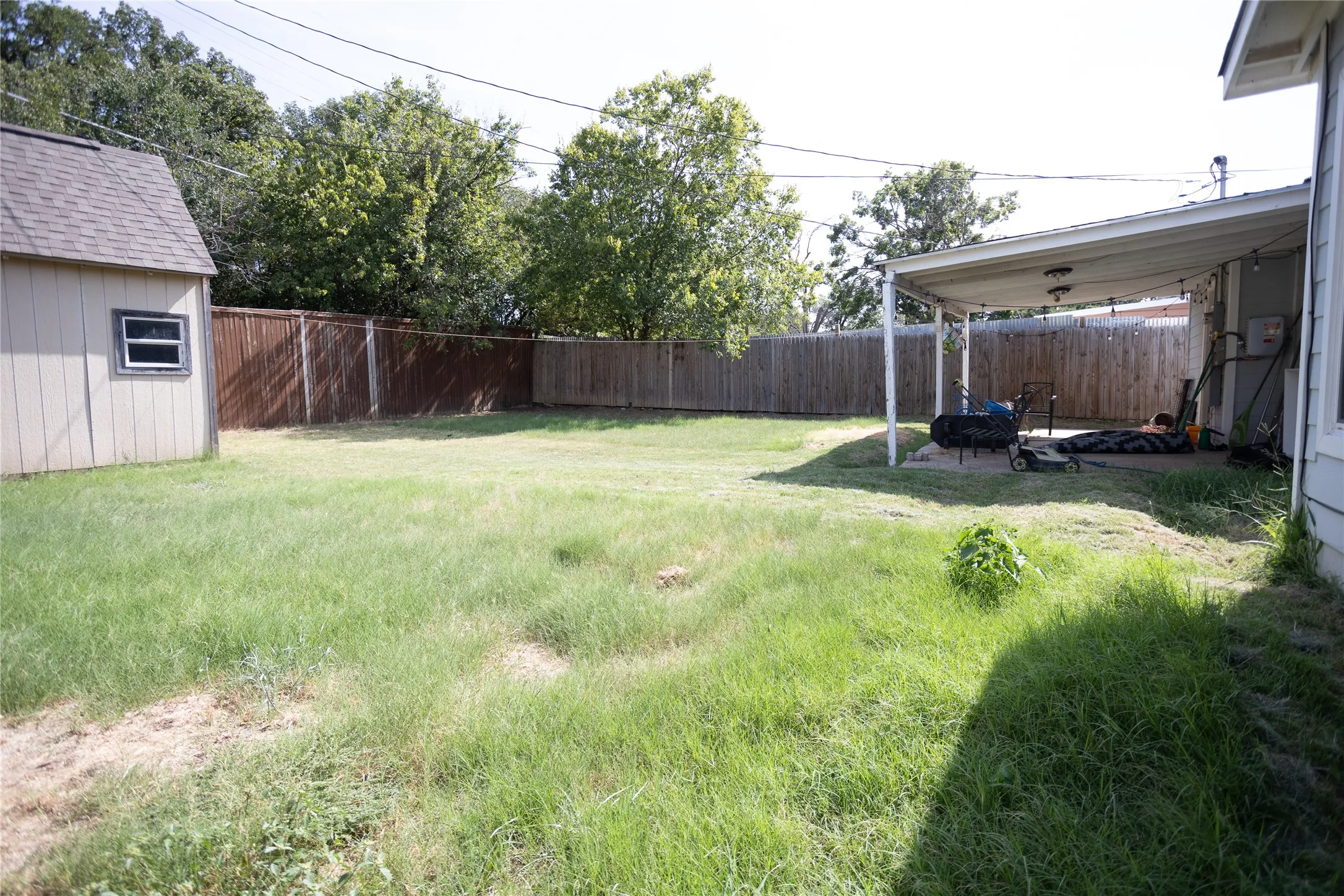 Single Family Residence For Sale in Tarrant County , 2121 San Jose, Fort Worth, Texas 76112, 3 Bedroom, 2 Bathroom, Garage spaces, 1,231 Sqft, built in 1951, mls#21351430, Real Estate Agent in Fort Worth, Homes For Sale in Tarrant county, Homes For Sale in Fort Worth, Realtor in Fort Worth Texas, Real Estate Brokerage Independent Realty Texas, Luminita Cordes Realtor