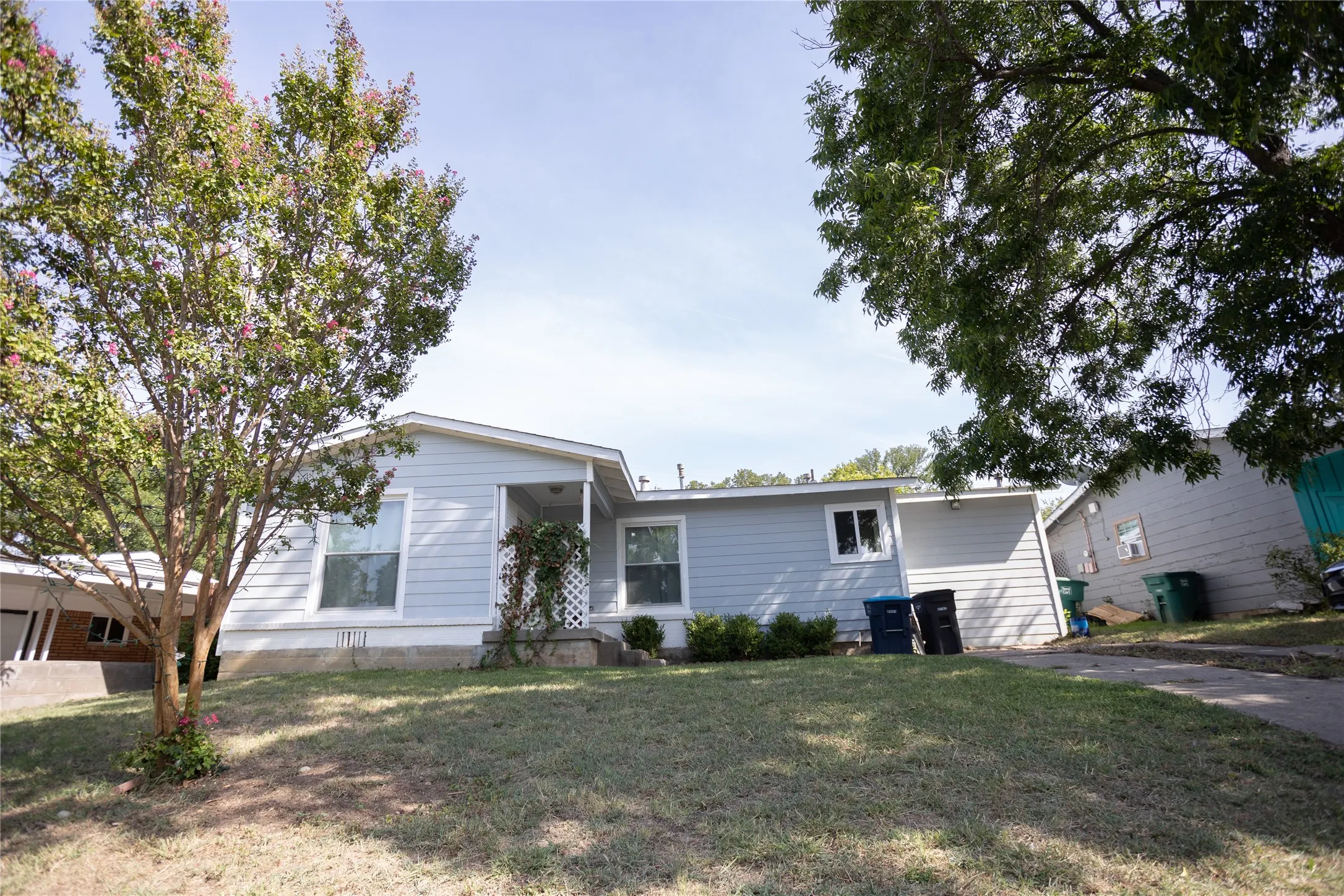 Single Family Residence For Sale in Tarrant County , 2121 San Jose, Fort Worth, Texas 76112, 3 Bedroom, 2 Bathroom, Garage spaces, 1,231 Sqft, built in 1951, mls#21351430, Real Estate Agent in Fort Worth, Homes For Sale in Tarrant county, Homes For Sale in Fort Worth, Realtor in Fort Worth Texas, Real Estate Brokerage Independent Realty Texas, Luminita Cordes Realtor
