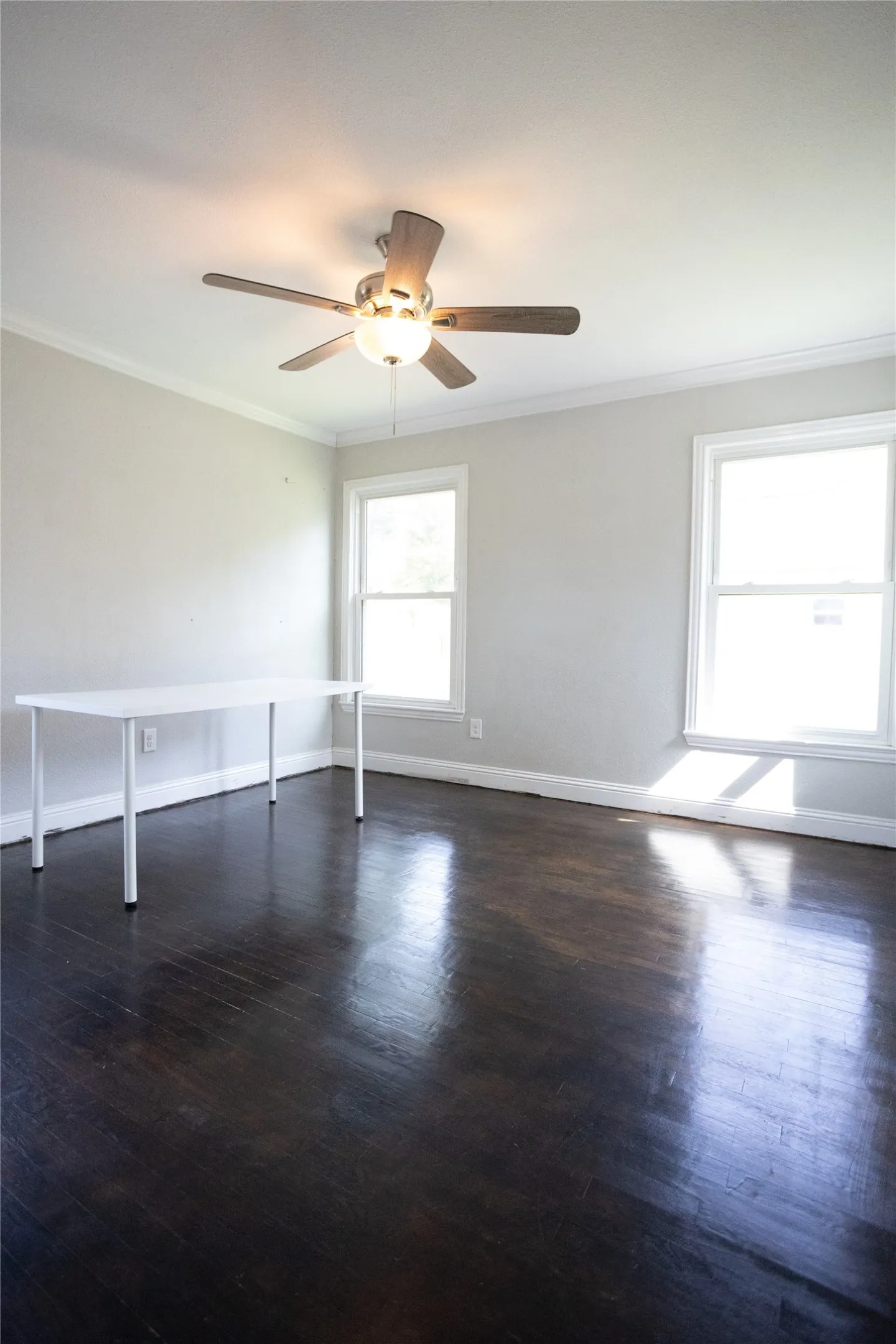 Single Family Residence For Sale in Tarrant County , 2121 San Jose, Fort Worth, Texas 76112, 3 Bedroom, 2 Bathroom, Garage spaces, 1,231 Sqft, built in 1951, mls#21351430, Real Estate Agent in Fort Worth, Homes For Sale in Tarrant county, Homes For Sale in Fort Worth, Realtor in Fort Worth Texas, Real Estate Brokerage Independent Realty Texas, Luminita Cordes Realtor