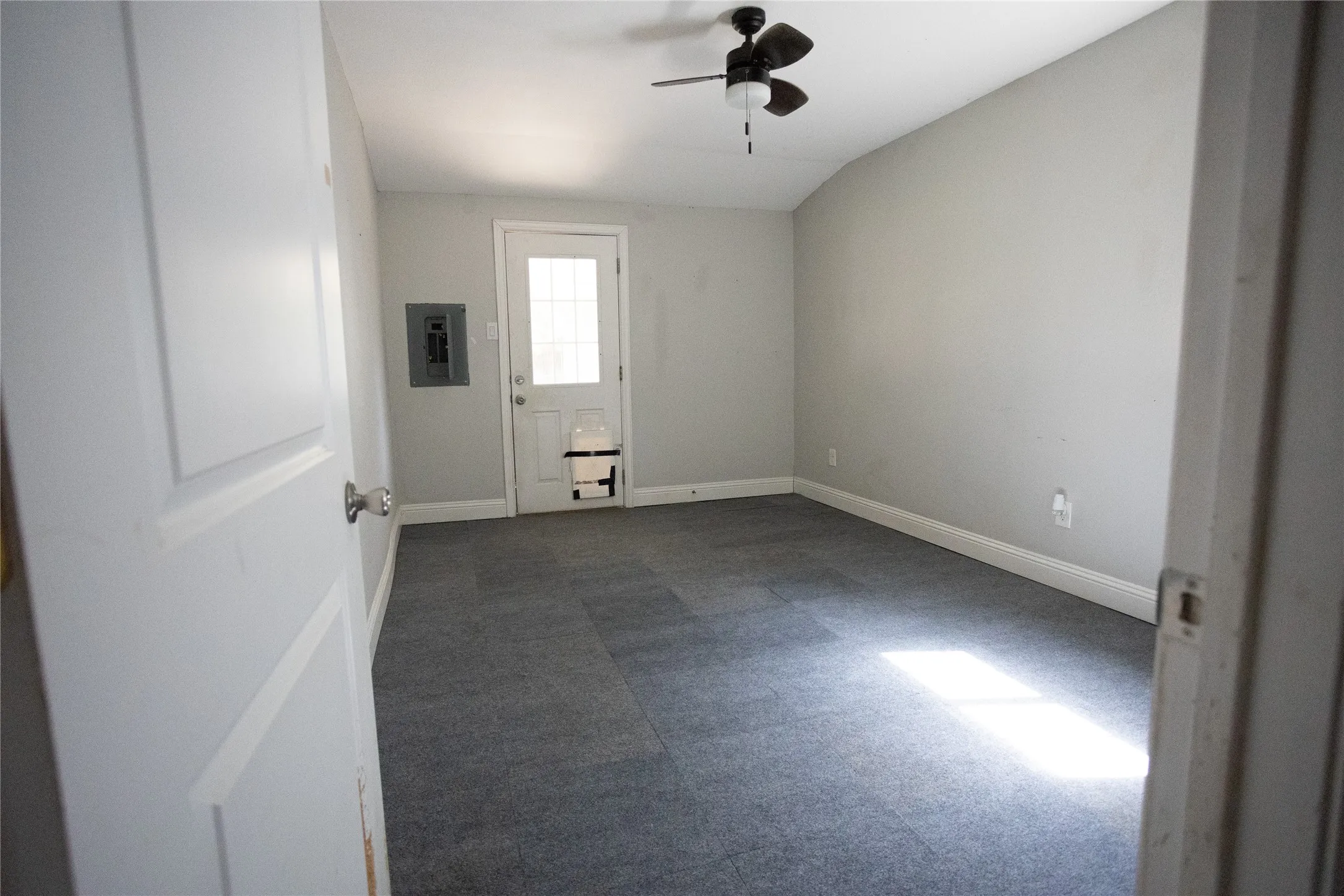 Single Family Residence For Sale in Tarrant County , 2121 San Jose, Fort Worth, Texas 76112, 3 Bedroom, 2 Bathroom, Garage spaces, 1,231 Sqft, built in 1951, mls#21351430, Real Estate Agent in Fort Worth, Homes For Sale in Tarrant county, Homes For Sale in Fort Worth, Realtor in Fort Worth Texas, Real Estate Brokerage Independent Realty Texas, Luminita Cordes Realtor