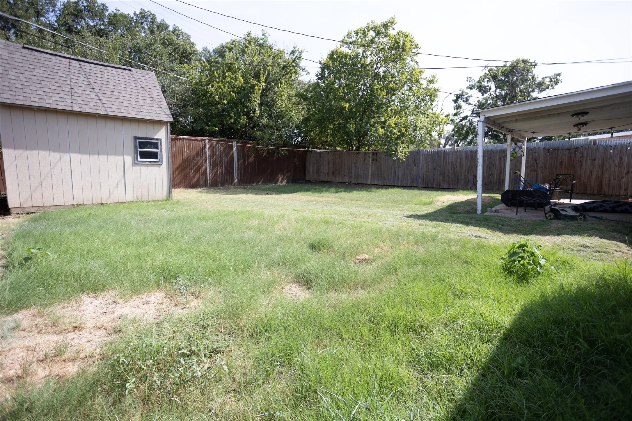 Single Family Residence For Sale in Tarrant County , 2121 San Jose, Fort Worth, Texas 76112, 3 Bedroom, 2 Bathroom, Garage spaces, 1,231 Sqft, built in 1951, mls#21351430, Real Estate Agent in Fort Worth, Homes For Sale in Tarrant county, Homes For Sale in Fort Worth, Realtor in Fort Worth Texas, Real Estate Brokerage Independent Realty Texas, Luminita Cordes Realtor
