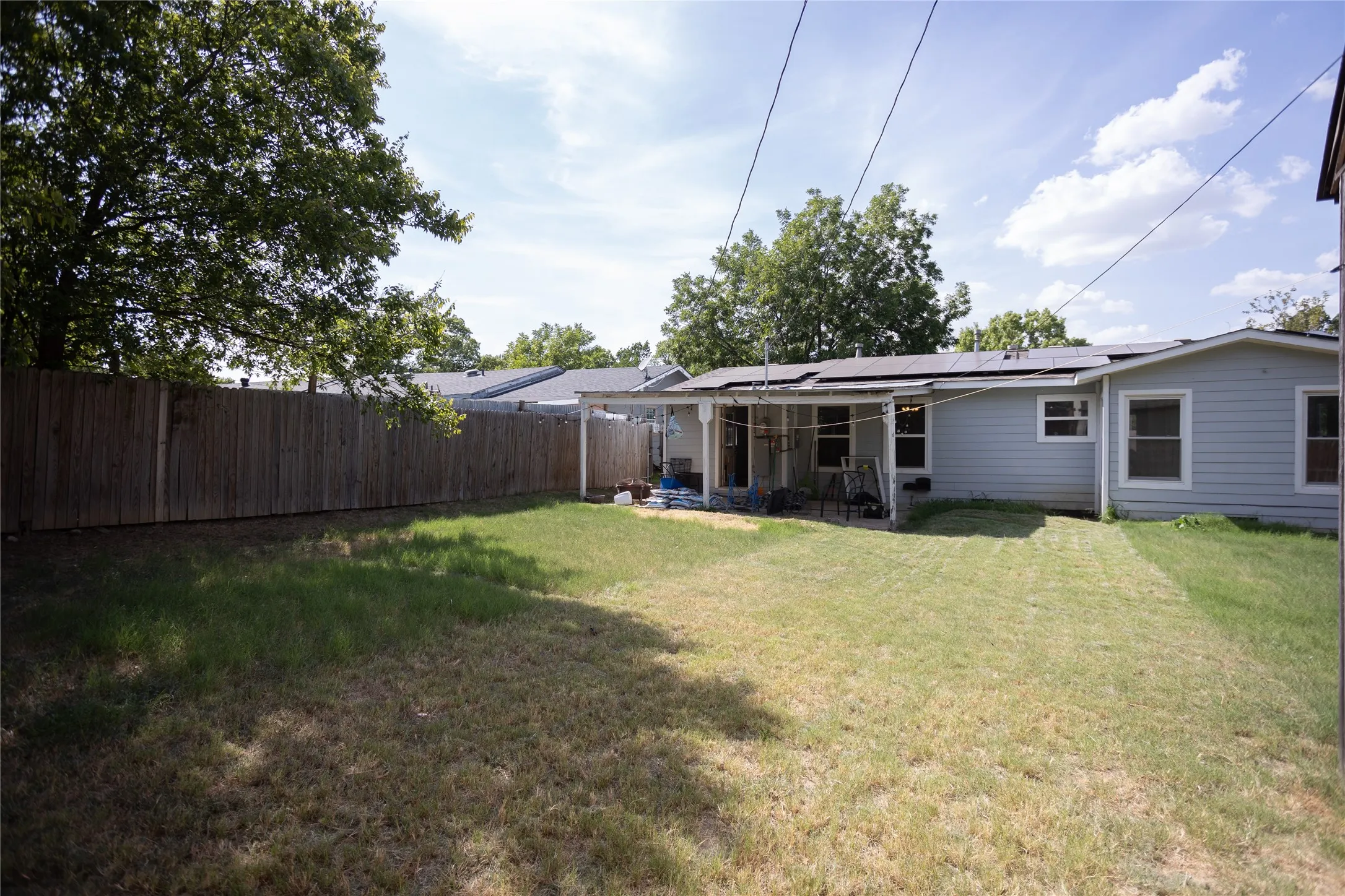 Single Family Residence For Sale in Tarrant County , 2121 San Jose, Fort Worth, Texas 76112, 3 Bedroom, 2 Bathroom, Garage spaces, 1,231 Sqft, built in 1951, mls#21351430, Real Estate Agent in Fort Worth, Homes For Sale in Tarrant county, Homes For Sale in Fort Worth, Realtor in Fort Worth Texas, Real Estate Brokerage Independent Realty Texas, Luminita Cordes Realtor