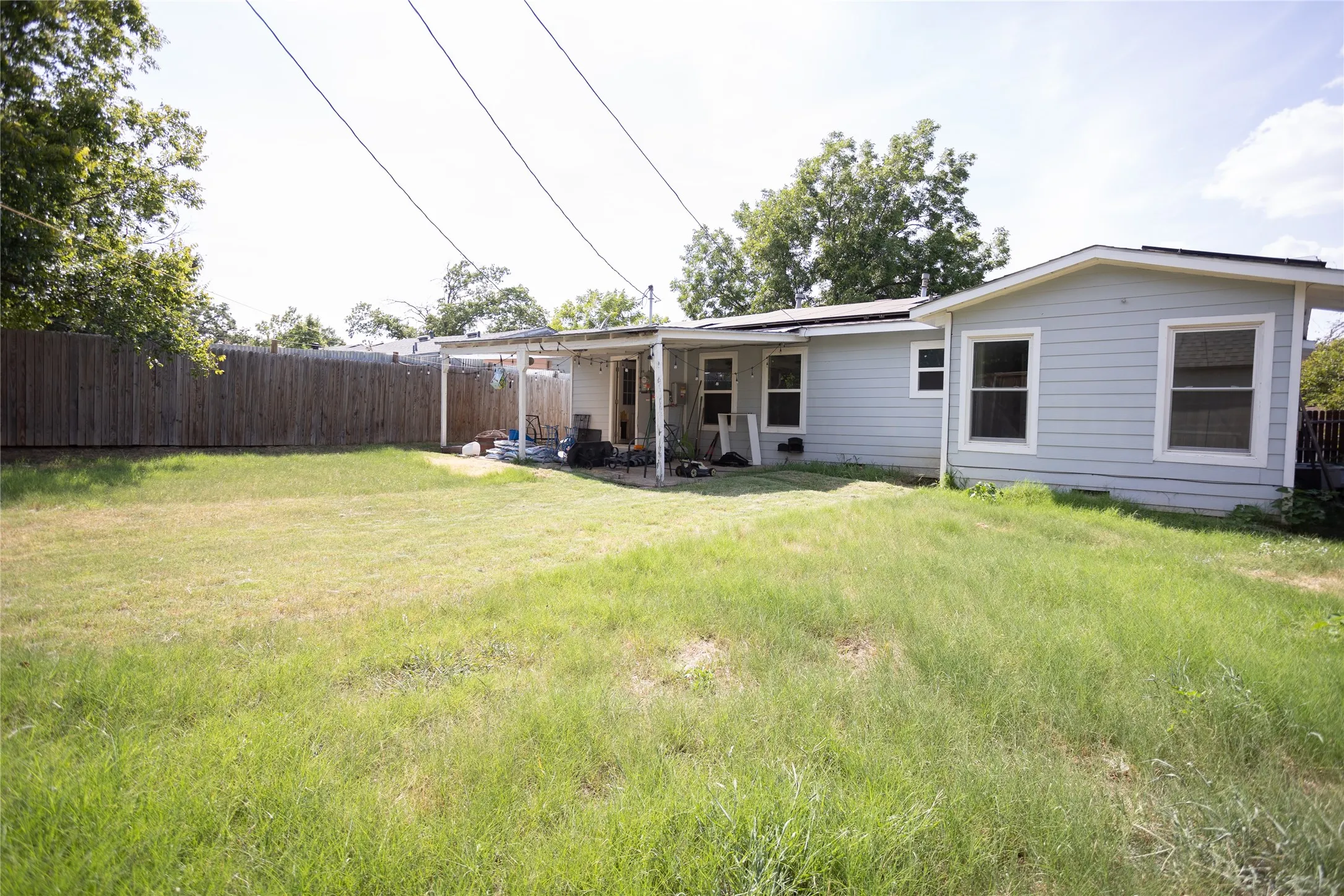 Single Family Residence For Sale in Tarrant County , 2121 San Jose, Fort Worth, Texas 76112, 3 Bedroom, 2 Bathroom, Garage spaces, 1,231 Sqft, built in 1951, mls#21351430, Real Estate Agent in Fort Worth, Homes For Sale in Tarrant county, Homes For Sale in Fort Worth, Realtor in Fort Worth Texas, Real Estate Brokerage Independent Realty Texas, Luminita Cordes Realtor