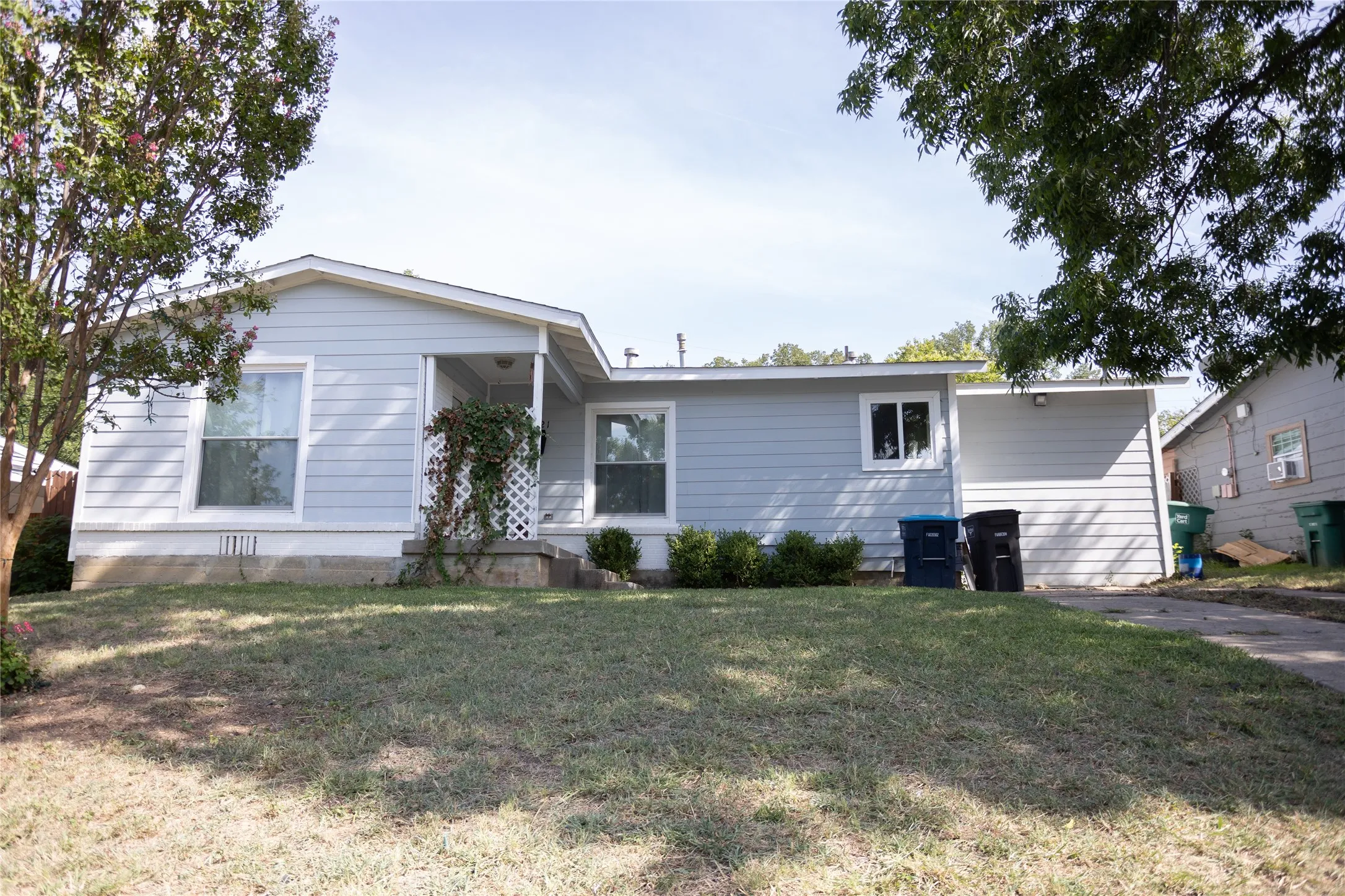 Single Family Residence For Sale in Tarrant County , 2121 San Jose, Fort Worth, Texas 76112, 3 Bedroom, 2 Bathroom, Garage spaces, 1,231 Sqft, built in 1951, mls#21351430, Real Estate Agent in Fort Worth, Homes For Sale in Tarrant county, Homes For Sale in Fort Worth, Realtor in Fort Worth Texas, Real Estate Brokerage Independent Realty Texas, Luminita Cordes Realtor