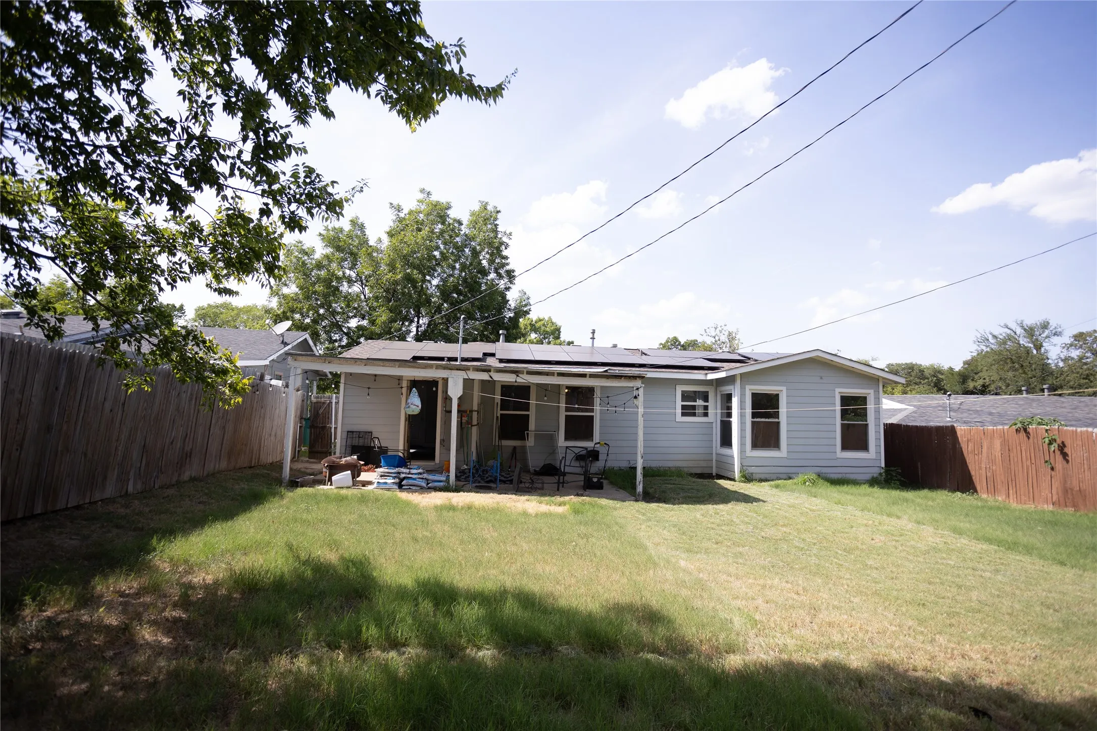 Single Family Residence For Sale in Tarrant County , 2121 San Jose, Fort Worth, Texas 76112, 3 Bedroom, 2 Bathroom, Garage spaces, 1,231 Sqft, built in 1951, mls#21351430, Real Estate Agent in Fort Worth, Homes For Sale in Tarrant county, Homes For Sale in Fort Worth, Realtor in Fort Worth Texas, Real Estate Brokerage Independent Realty Texas, Luminita Cordes Realtor