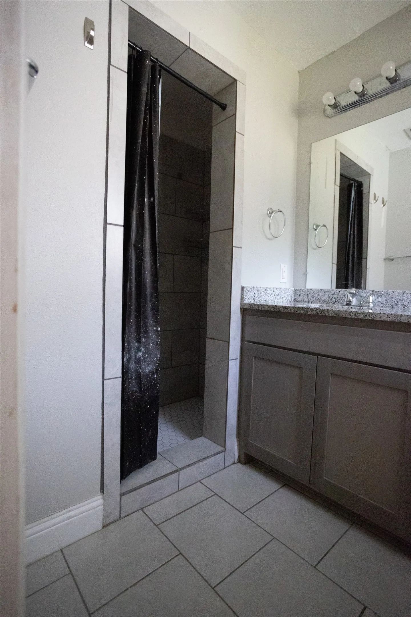 Single Family Residence For Sale in Tarrant County , 2121 San Jose, Fort Worth, Texas 76112, 3 Bedroom, 2 Bathroom, Garage spaces, 1,231 Sqft, built in 1951, mls#21351430, Real Estate Agent in Fort Worth, Homes For Sale in Tarrant county, Homes For Sale in Fort Worth, Realtor in Fort Worth Texas, Real Estate Brokerage Independent Realty Texas, Luminita Cordes Realtor