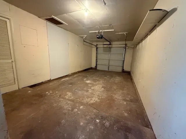 Single Family Residence For Rent in Taylor County , 2333 Marsalis Drive, Abilene, Texas 79603, 3 Bedroom, 2 Bathroom, 1 Garage spaces, 1,336 Sqft, built in 1961, mls#21351468, Real Estate Agent in Abilene, Homes For Rent in Taylor county, Homes For Rent in Abilene, Realtor in Abilene Texas, Real Estate Brokerage Independent Realty Texas, Luminita Cordes Realtor