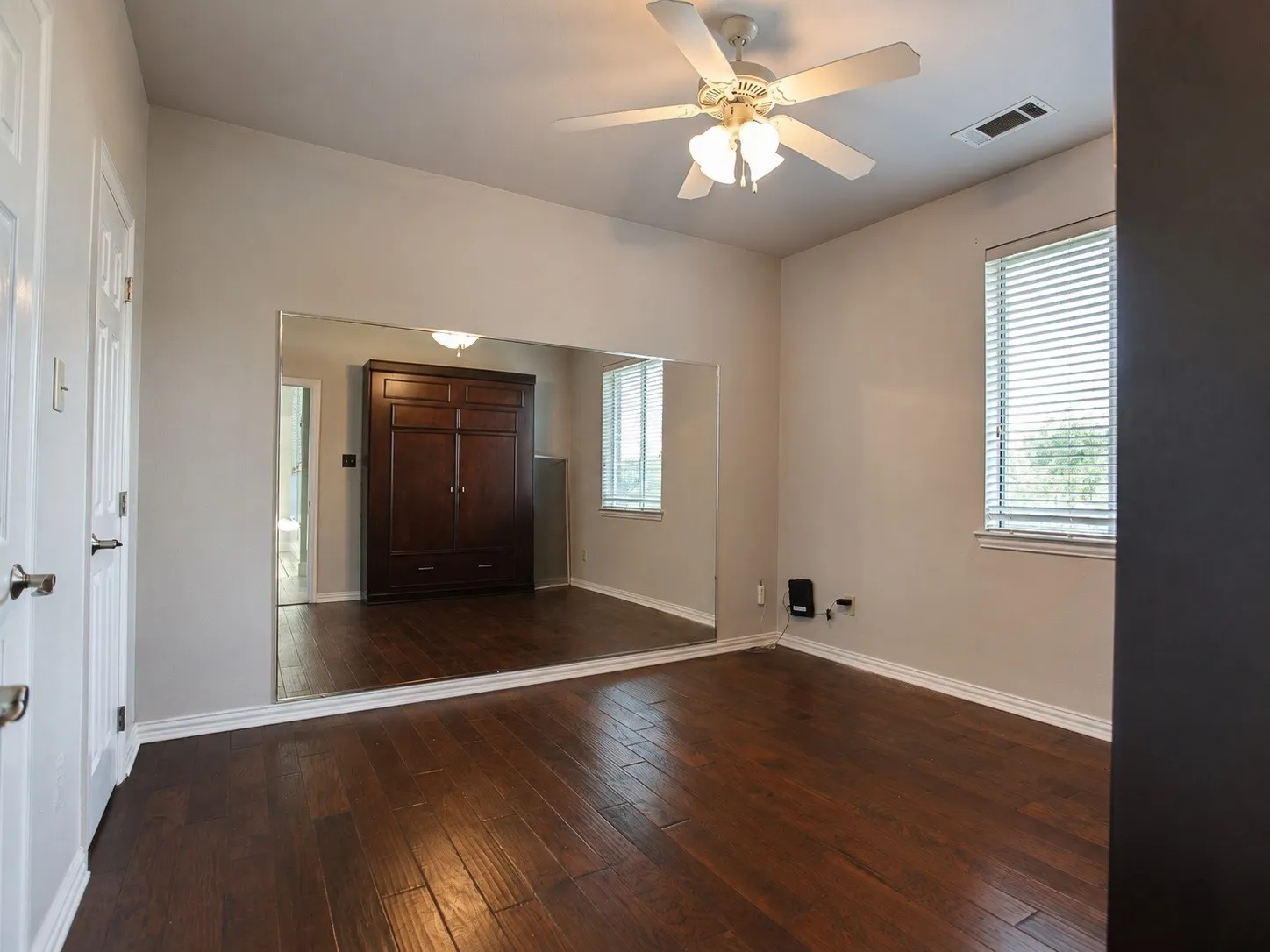 Single Family Residence For Sale in Rockwall County , 285 Partridge Drive, Mclendon Chisholm, Texas 75032, 4 Bedroom, 3 Bathroom, 3 Garage spaces, 2,780 Sqft, built in 2004, mls#21350781, Real Estate Agent in Mclendon Chisholm, Homes For Sale in Rockwall county, Homes For Sale in Mclendon Chisholm, Realtor in Mclendon Chisholm Texas, Real Estate Brokerage Independent Realty Texas, Luminita Cordes Realtor
