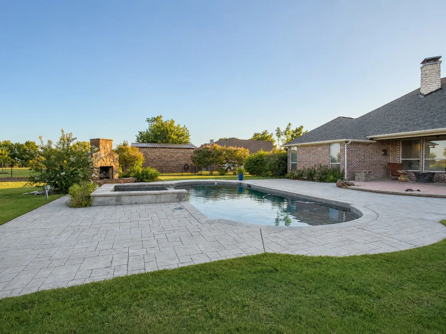 Single Family Residence For Sale in Rockwall County , 285 Partridge Drive, Mclendon Chisholm, Texas 75032, 4 Bedroom, 3 Bathroom, 3 Garage spaces, 2,780 Sqft, built in 2004, mls#21350781, Real Estate Agent in Mclendon Chisholm, Homes For Sale in Rockwall county, Homes For Sale in Mclendon Chisholm, Realtor in Mclendon Chisholm Texas, Real Estate Brokerage Independent Realty Texas, Luminita Cordes Realtor