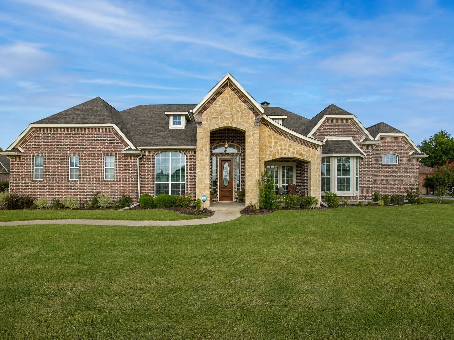 Single Family Residence For Sale in Rockwall County , 285 Partridge Drive, Mclendon Chisholm, Texas 75032, 4 Bedroom, 3 Bathroom, 3 Garage spaces, 2,780 Sqft, built in 2004, mls#21350781, Real Estate Agent in Mclendon Chisholm, Homes For Sale in Rockwall county, Homes For Sale in Mclendon Chisholm, Realtor in Mclendon Chisholm Texas, Real Estate Brokerage Independent Realty Texas, Luminita Cordes Realtor
