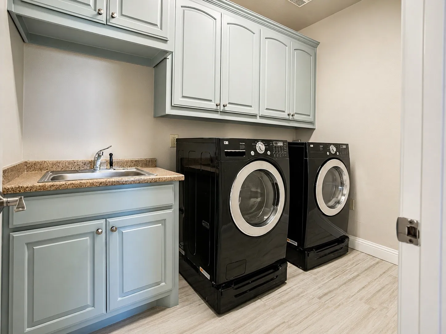 Single Family Residence For Sale in Rockwall County , 285 Partridge Drive, Mclendon Chisholm, Texas 75032, 4 Bedroom, 3 Bathroom, 3 Garage spaces, 2,780 Sqft, built in 2004, mls#21350781, Real Estate Agent in Mclendon Chisholm, Homes For Sale in Rockwall county, Homes For Sale in Mclendon Chisholm, Realtor in Mclendon Chisholm Texas, Real Estate Brokerage Independent Realty Texas, Luminita Cordes Realtor