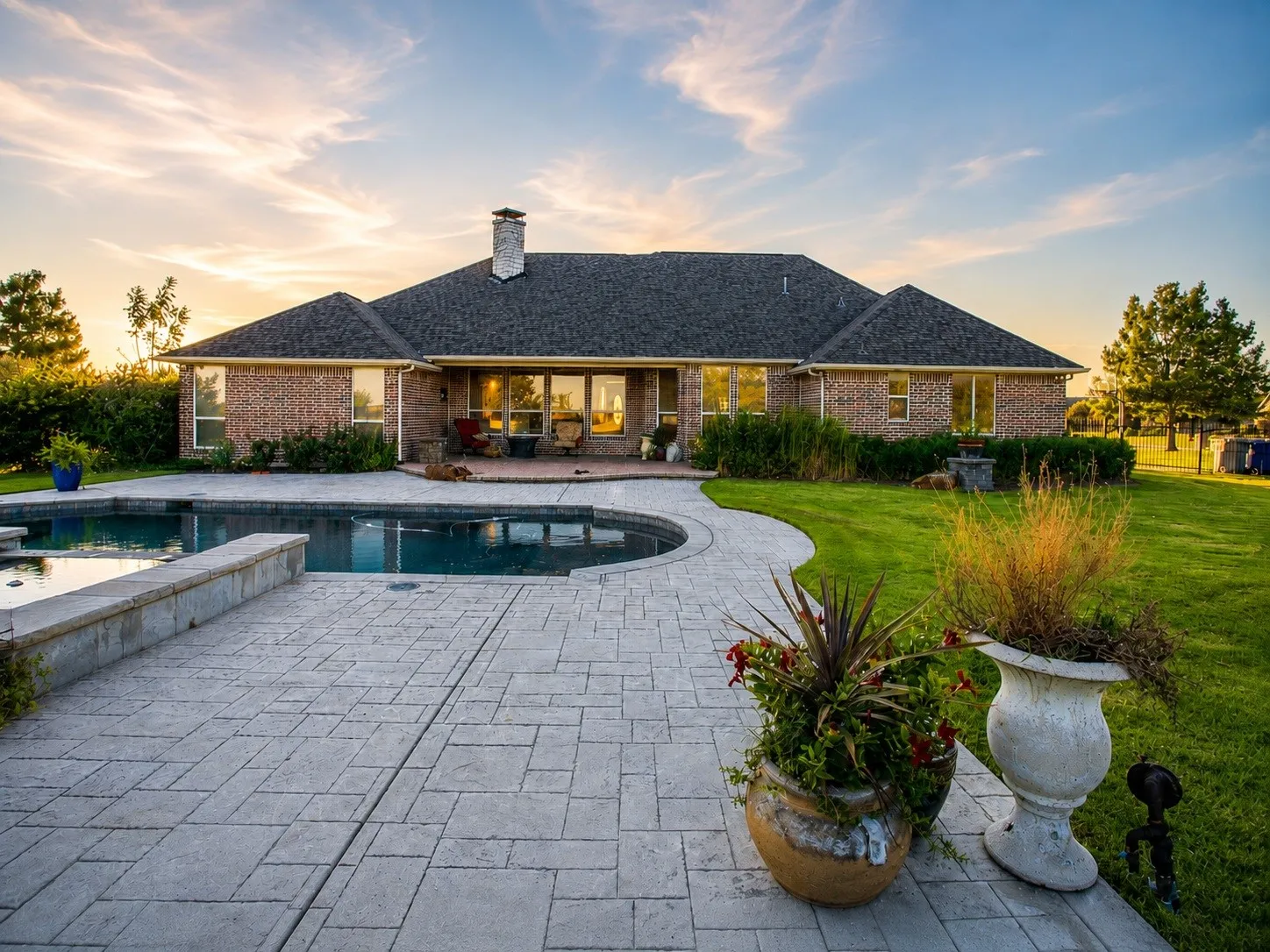 Single Family Residence For Sale in Rockwall County , 285 Partridge Drive, Mclendon Chisholm, Texas 75032, 4 Bedroom, 3 Bathroom, 3 Garage spaces, 2,780 Sqft, built in 2004, mls#21350781, Real Estate Agent in Mclendon Chisholm, Homes For Sale in Rockwall county, Homes For Sale in Mclendon Chisholm, Realtor in Mclendon Chisholm Texas, Real Estate Brokerage Independent Realty Texas, Luminita Cordes Realtor