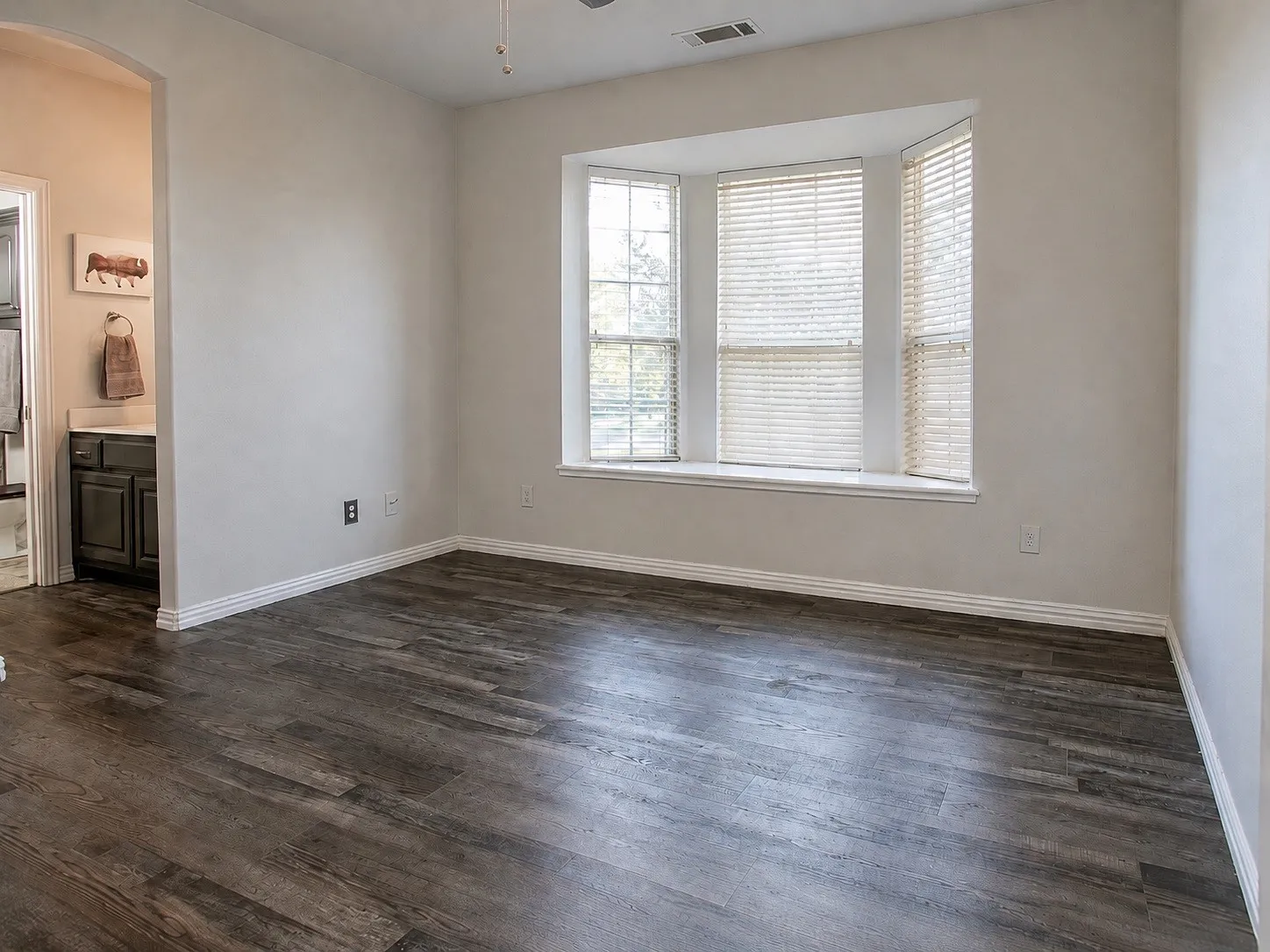 Single Family Residence For Sale in Rockwall County , 285 Partridge Drive, Mclendon Chisholm, Texas 75032, 4 Bedroom, 3 Bathroom, 3 Garage spaces, 2,780 Sqft, built in 2004, mls#21350781, Real Estate Agent in Mclendon Chisholm, Homes For Sale in Rockwall county, Homes For Sale in Mclendon Chisholm, Realtor in Mclendon Chisholm Texas, Real Estate Brokerage Independent Realty Texas, Luminita Cordes Realtor