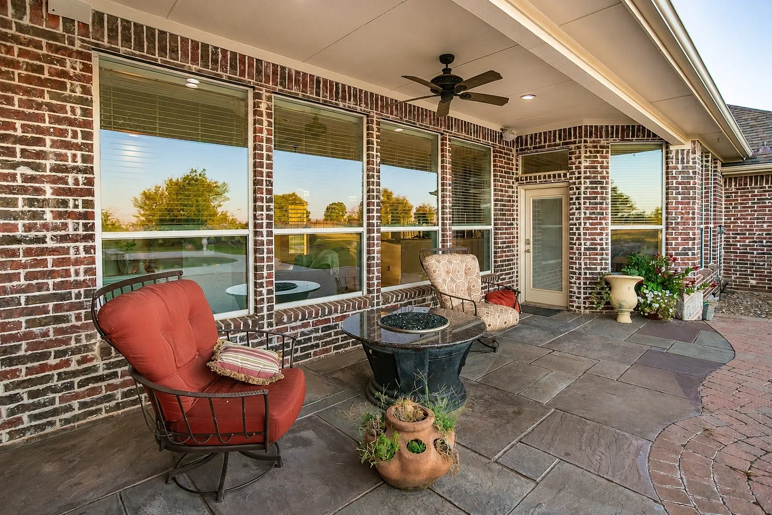 Single Family Residence For Sale in Rockwall County , 285 Partridge Drive, Mclendon Chisholm, Texas 75032, 4 Bedroom, 3 Bathroom, 3 Garage spaces, 2,780 Sqft, built in 2004, mls#21350781, Real Estate Agent in Mclendon Chisholm, Homes For Sale in Rockwall county, Homes For Sale in Mclendon Chisholm, Realtor in Mclendon Chisholm Texas, Real Estate Brokerage Independent Realty Texas, Luminita Cordes Realtor