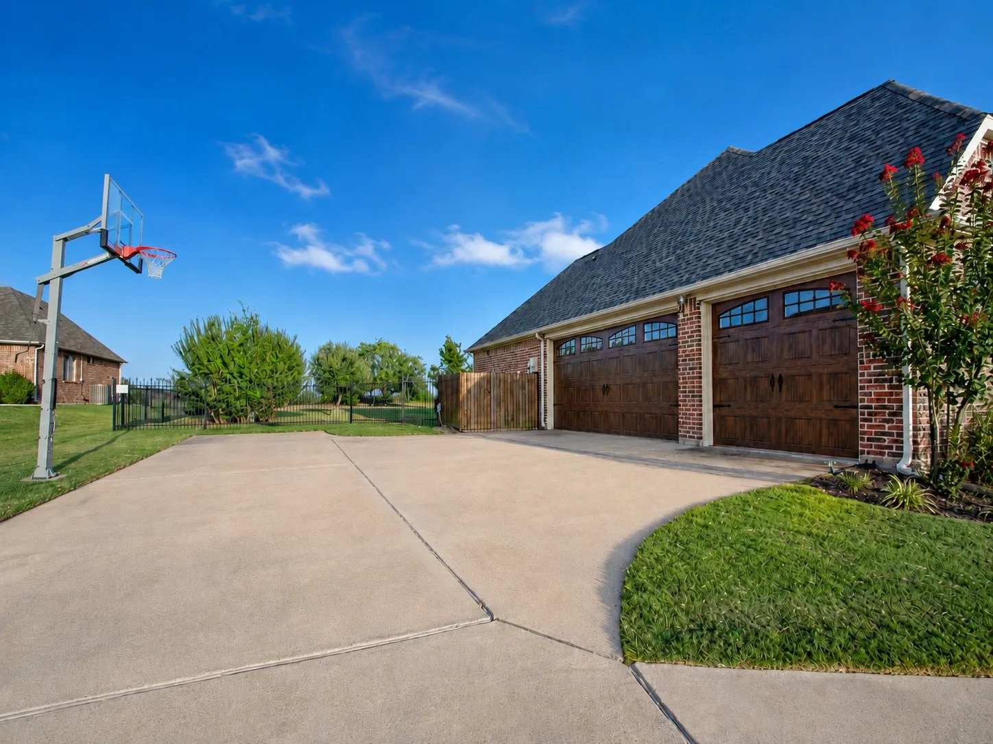 Single Family Residence For Sale in Rockwall County , 285 Partridge Drive, Mclendon Chisholm, Texas 75032, 4 Bedroom, 3 Bathroom, 3 Garage spaces, 2,780 Sqft, built in 2004, mls#21350781, Real Estate Agent in Mclendon Chisholm, Homes For Sale in Rockwall county, Homes For Sale in Mclendon Chisholm, Realtor in Mclendon Chisholm Texas, Real Estate Brokerage Independent Realty Texas, Luminita Cordes Realtor