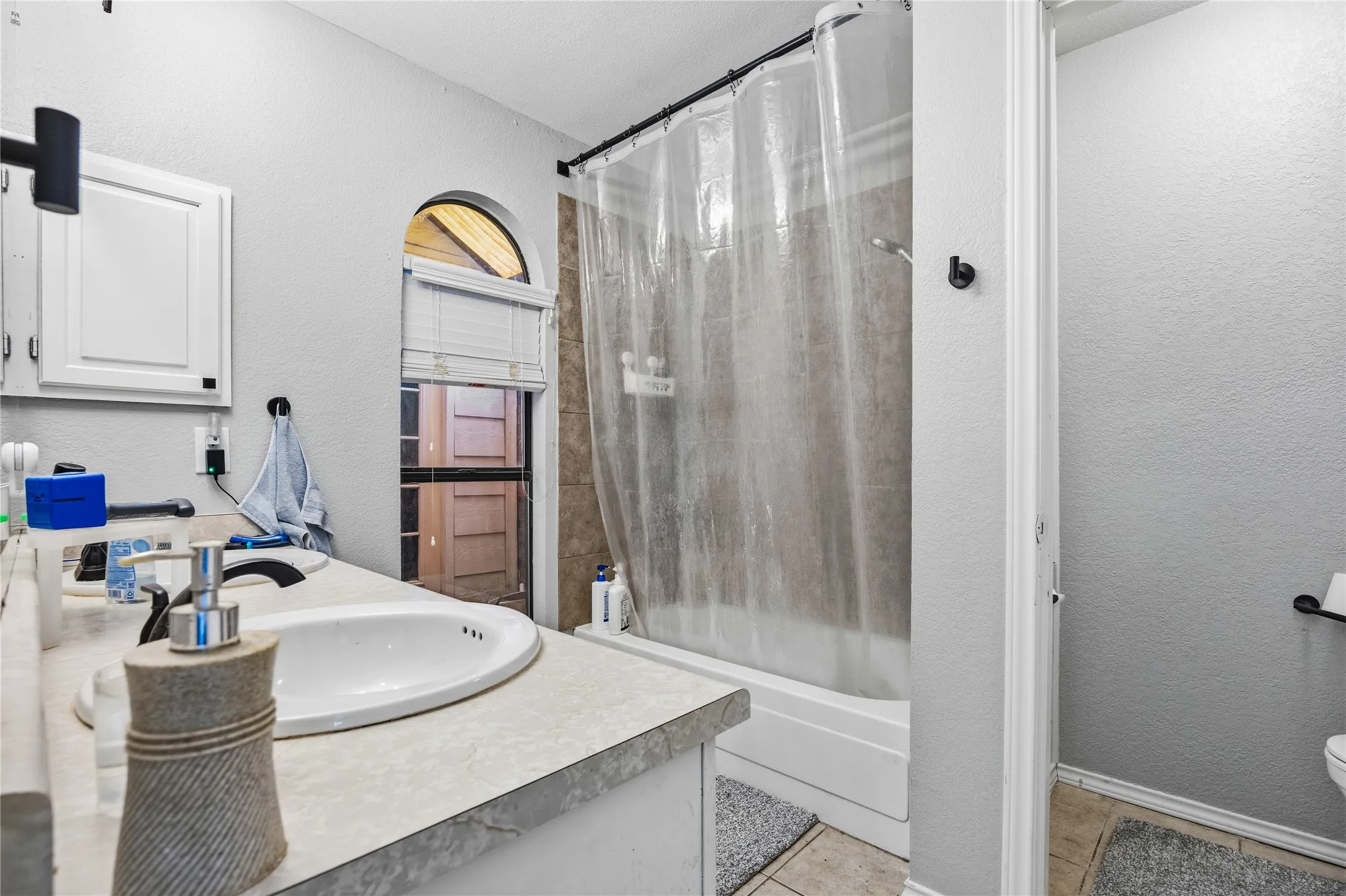Single Family Residence For Sale in Tarrant County , 4787 Wineberry Drive, Fort Worth, Texas 76137, 4 Bedroom, 2 Bathroom, 2 Garage spaces, 1,692 Sqft, built in 1986, mls#21351052, Real Estate Agent in Fort Worth, Homes For Sale in Tarrant county, Homes For Sale in Fort Worth, Realtor in Fort Worth Texas, Real Estate Brokerage Independent Realty Texas, Luminita Cordes Realtor