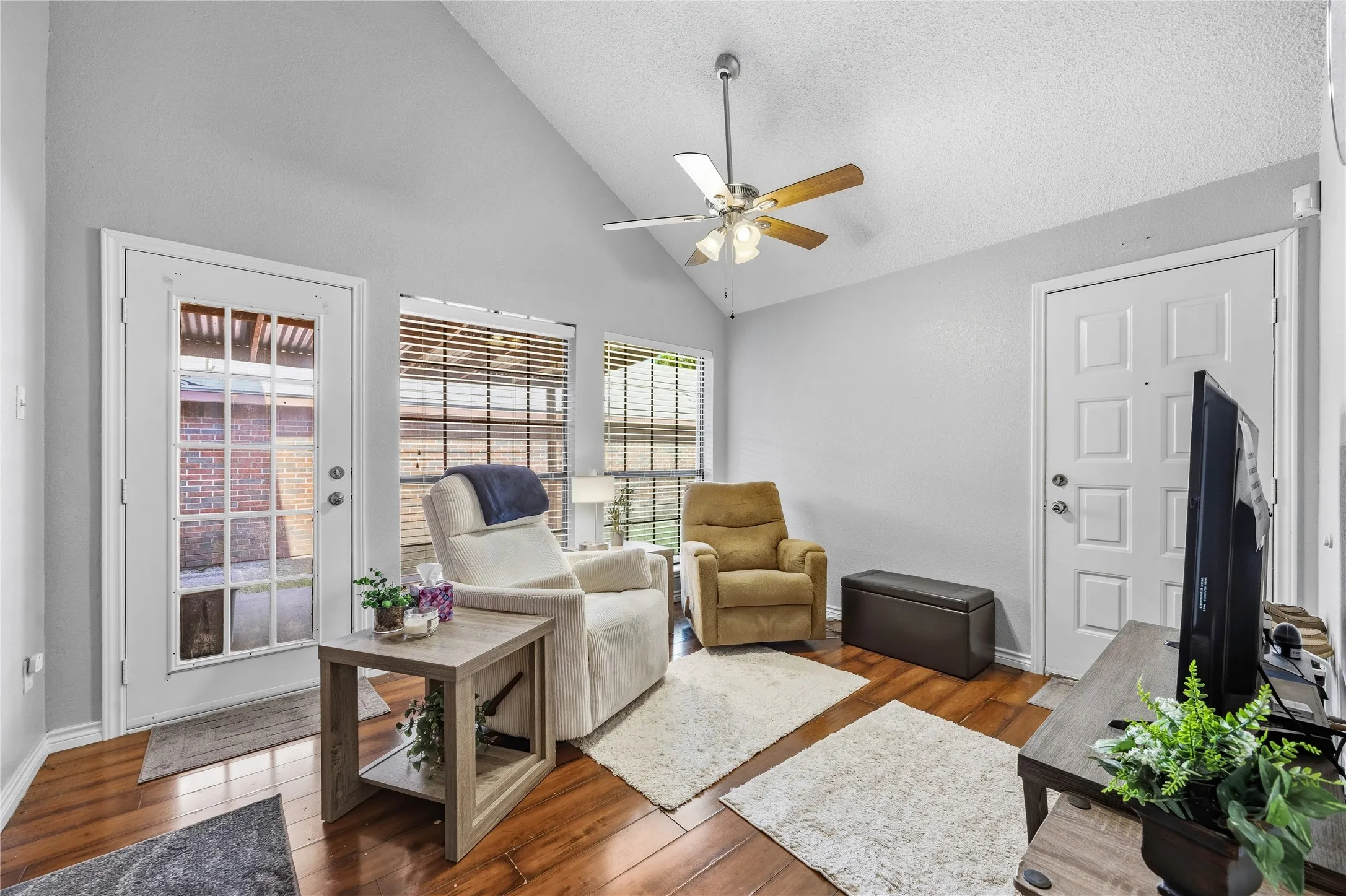 Single Family Residence For Sale in Tarrant County , 4787 Wineberry Drive, Fort Worth, Texas 76137, 4 Bedroom, 2 Bathroom, 2 Garage spaces, 1,692 Sqft, built in 1986, mls#21351052, Real Estate Agent in Fort Worth, Homes For Sale in Tarrant county, Homes For Sale in Fort Worth, Realtor in Fort Worth Texas, Real Estate Brokerage Independent Realty Texas, Luminita Cordes Realtor