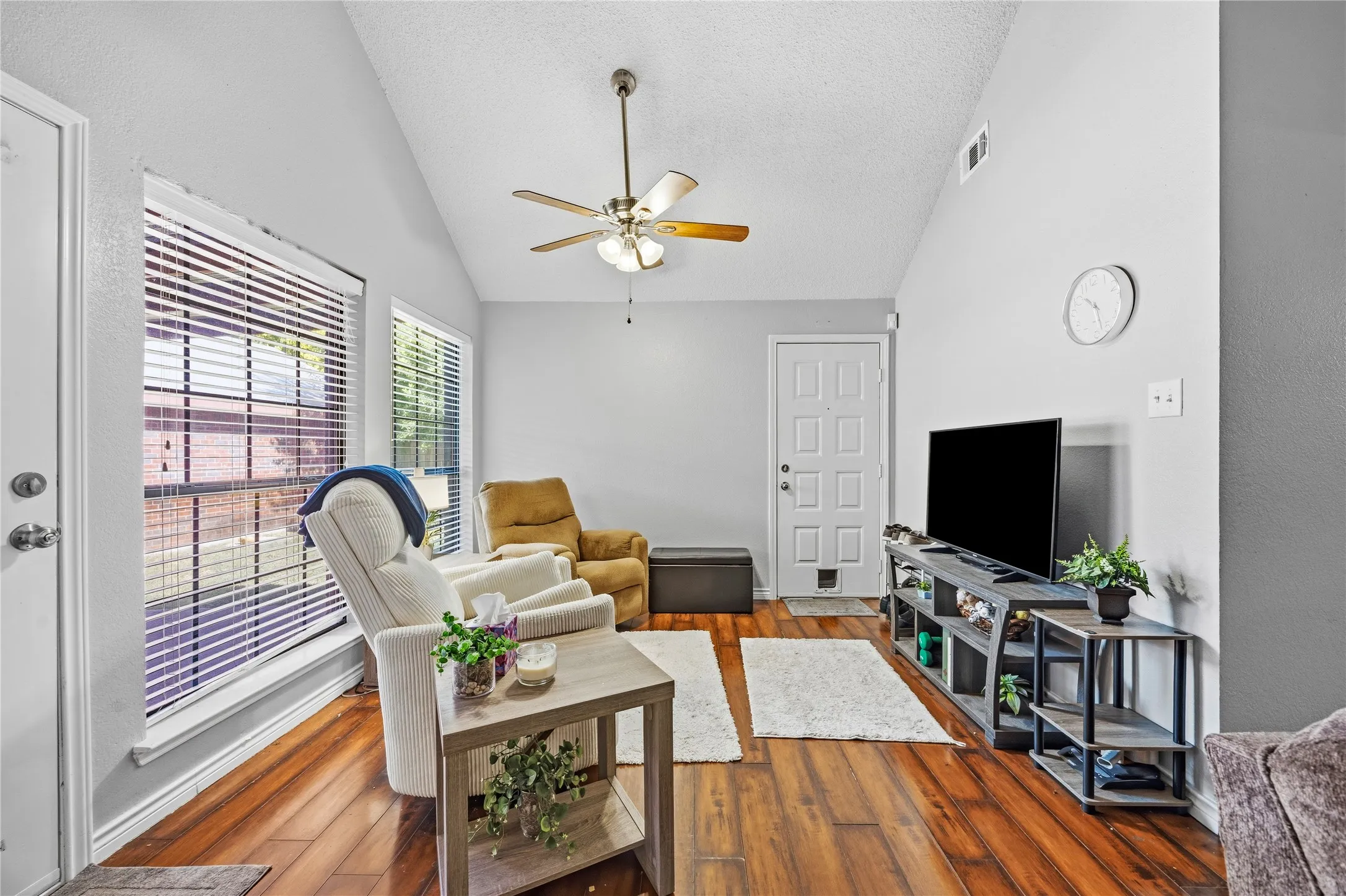 Single Family Residence For Sale in Tarrant County , 4787 Wineberry Drive, Fort Worth, Texas 76137, 4 Bedroom, 2 Bathroom, 2 Garage spaces, 1,692 Sqft, built in 1986, mls#21351052, Real Estate Agent in Fort Worth, Homes For Sale in Tarrant county, Homes For Sale in Fort Worth, Realtor in Fort Worth Texas, Real Estate Brokerage Independent Realty Texas, Luminita Cordes Realtor