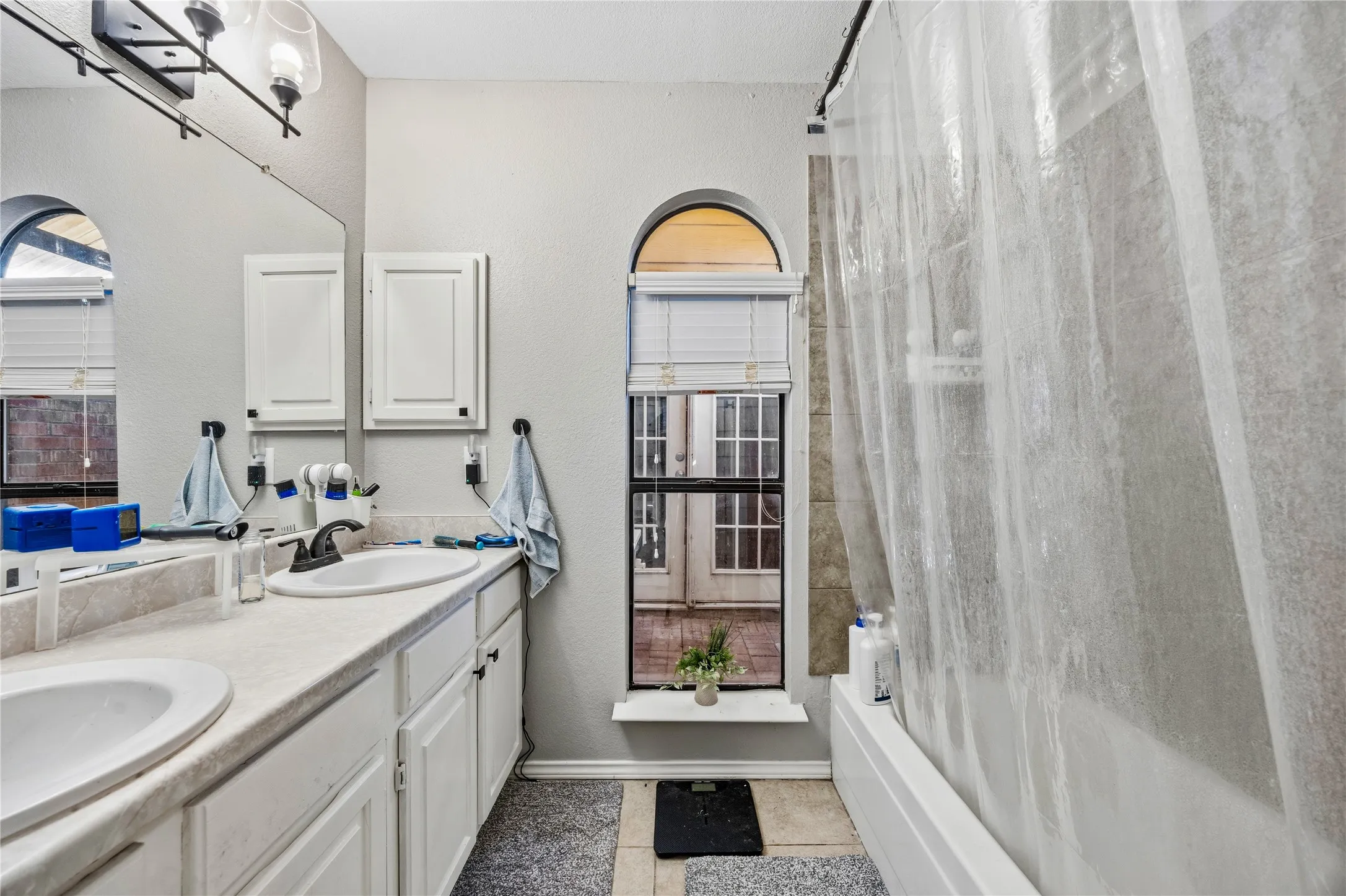Single Family Residence For Sale in Tarrant County , 4787 Wineberry Drive, Fort Worth, Texas 76137, 4 Bedroom, 2 Bathroom, 2 Garage spaces, 1,692 Sqft, built in 1986, mls#21351052, Real Estate Agent in Fort Worth, Homes For Sale in Tarrant county, Homes For Sale in Fort Worth, Realtor in Fort Worth Texas, Real Estate Brokerage Independent Realty Texas, Luminita Cordes Realtor